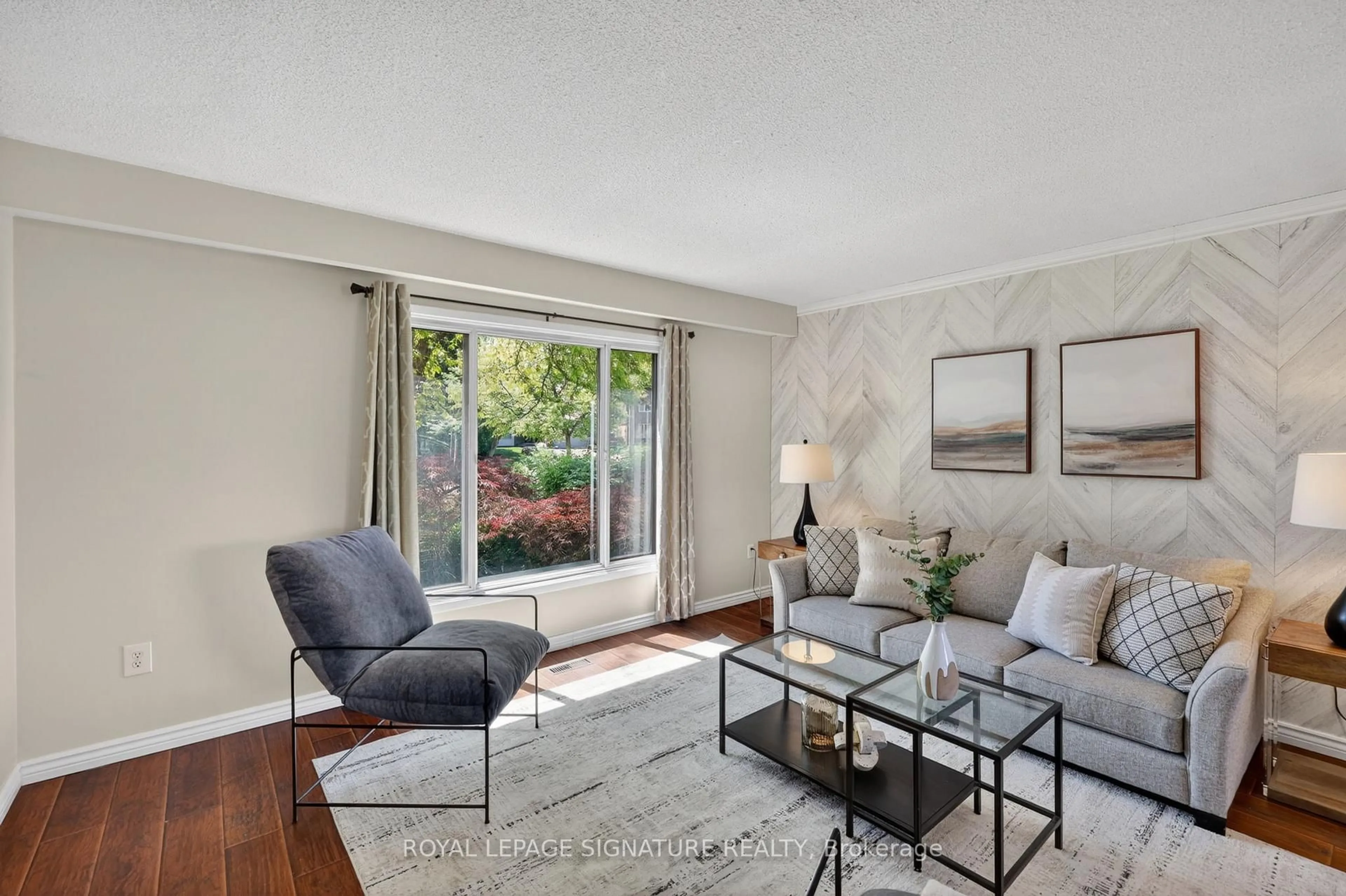 Living room with furniture, unknown for 29 Mansfield St, Brampton Ontario L6S 2X8