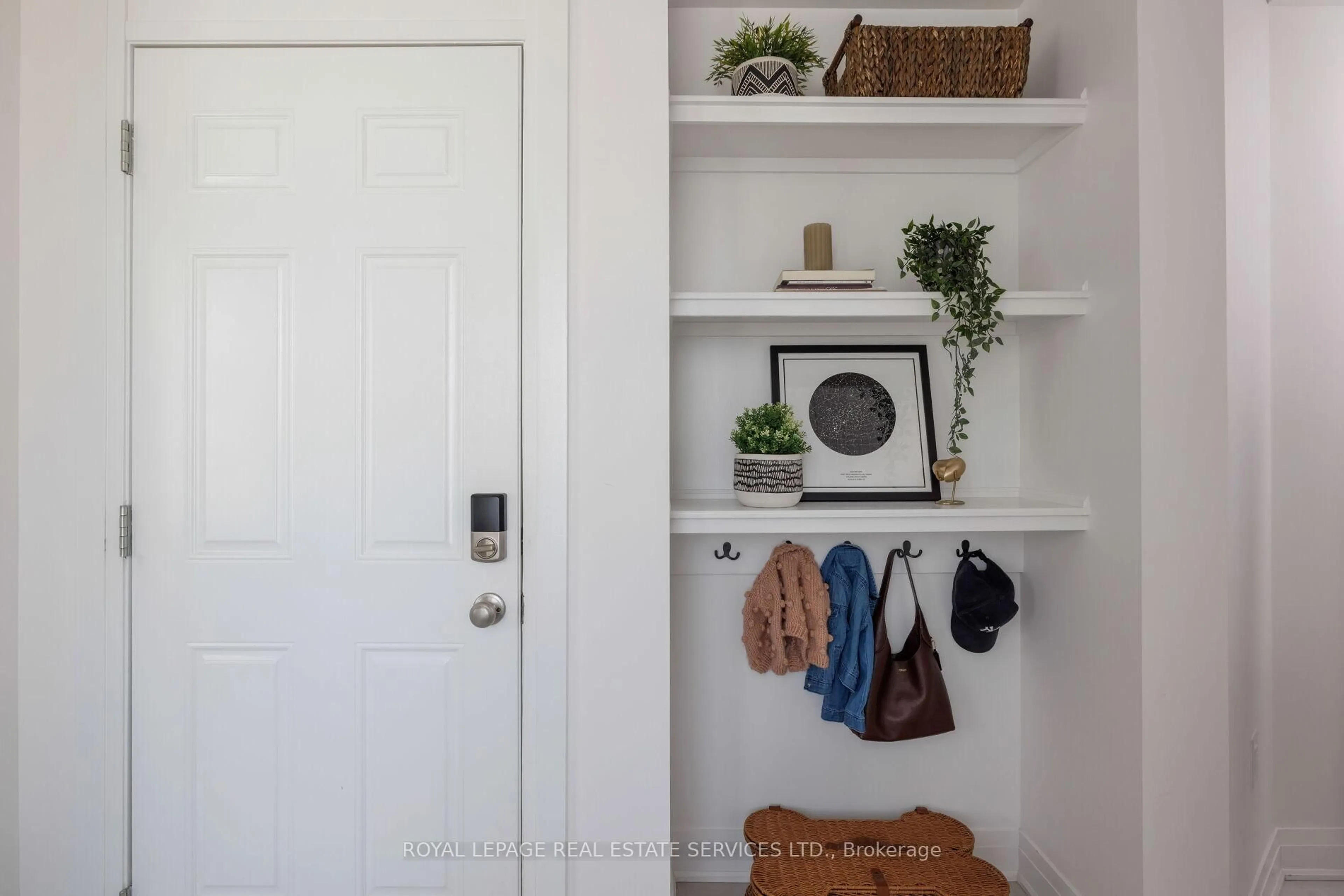 Indoor entryway for 1317 Leriche Way #86, Milton Ontario L9E 0H5