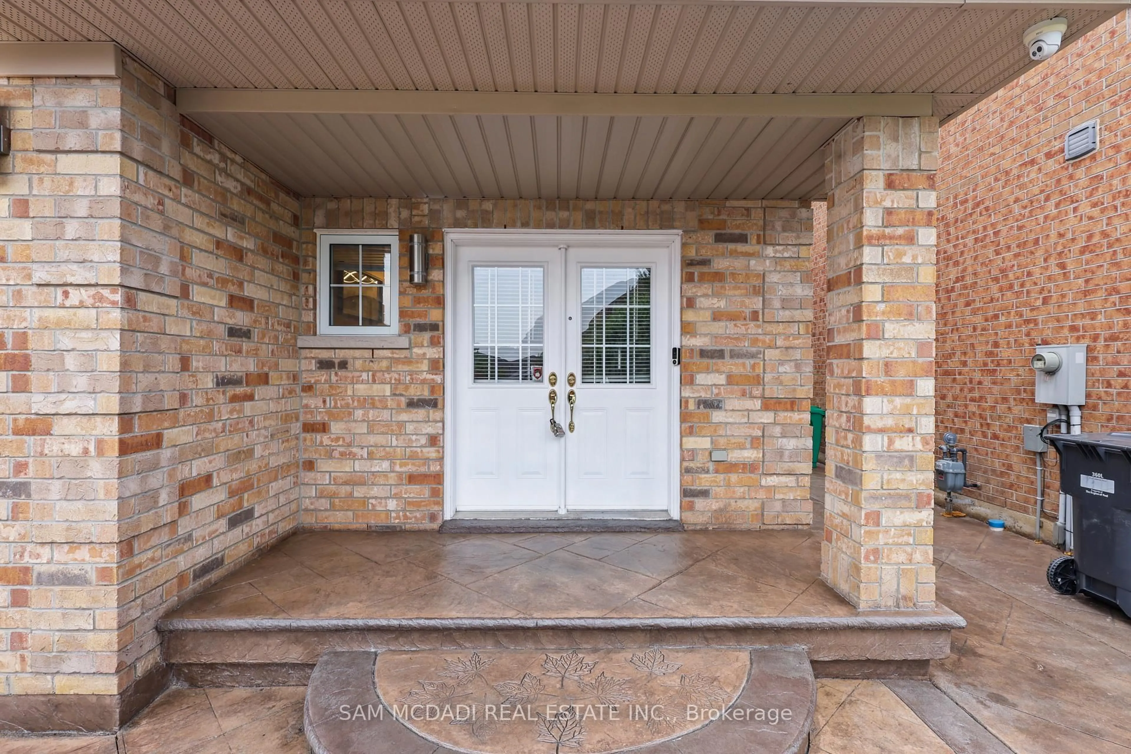Indoor entryway for 7195 Wrigley Crt, Mississauga Ontario L5W 0C8