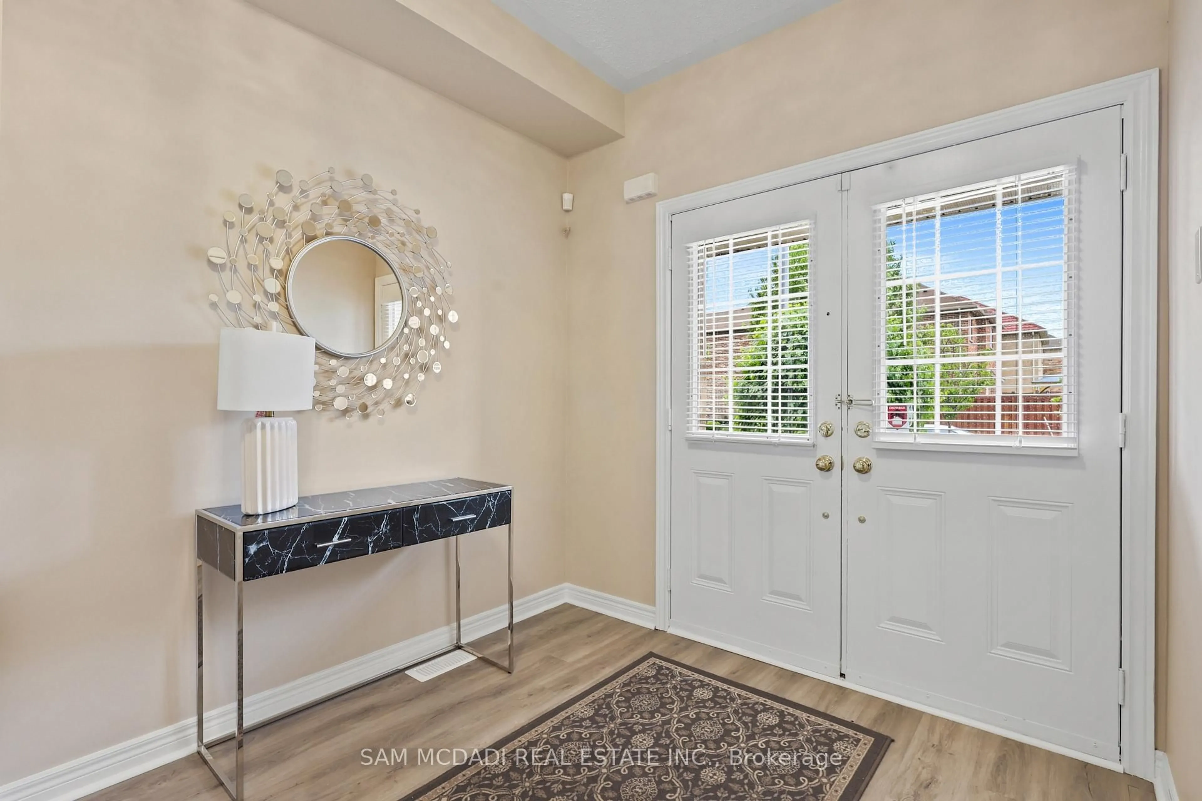 Indoor entryway for 7195 Wrigley Crt, Mississauga Ontario L5W 0C8