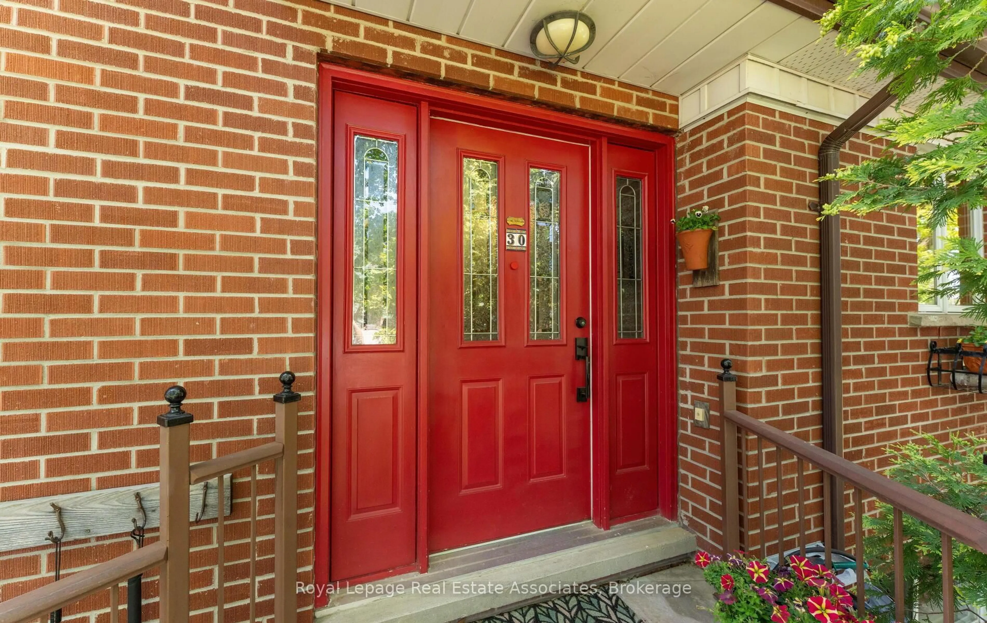 Indoor entryway for 30 Theodore Dr, Mississauga Ontario L5M 1E4