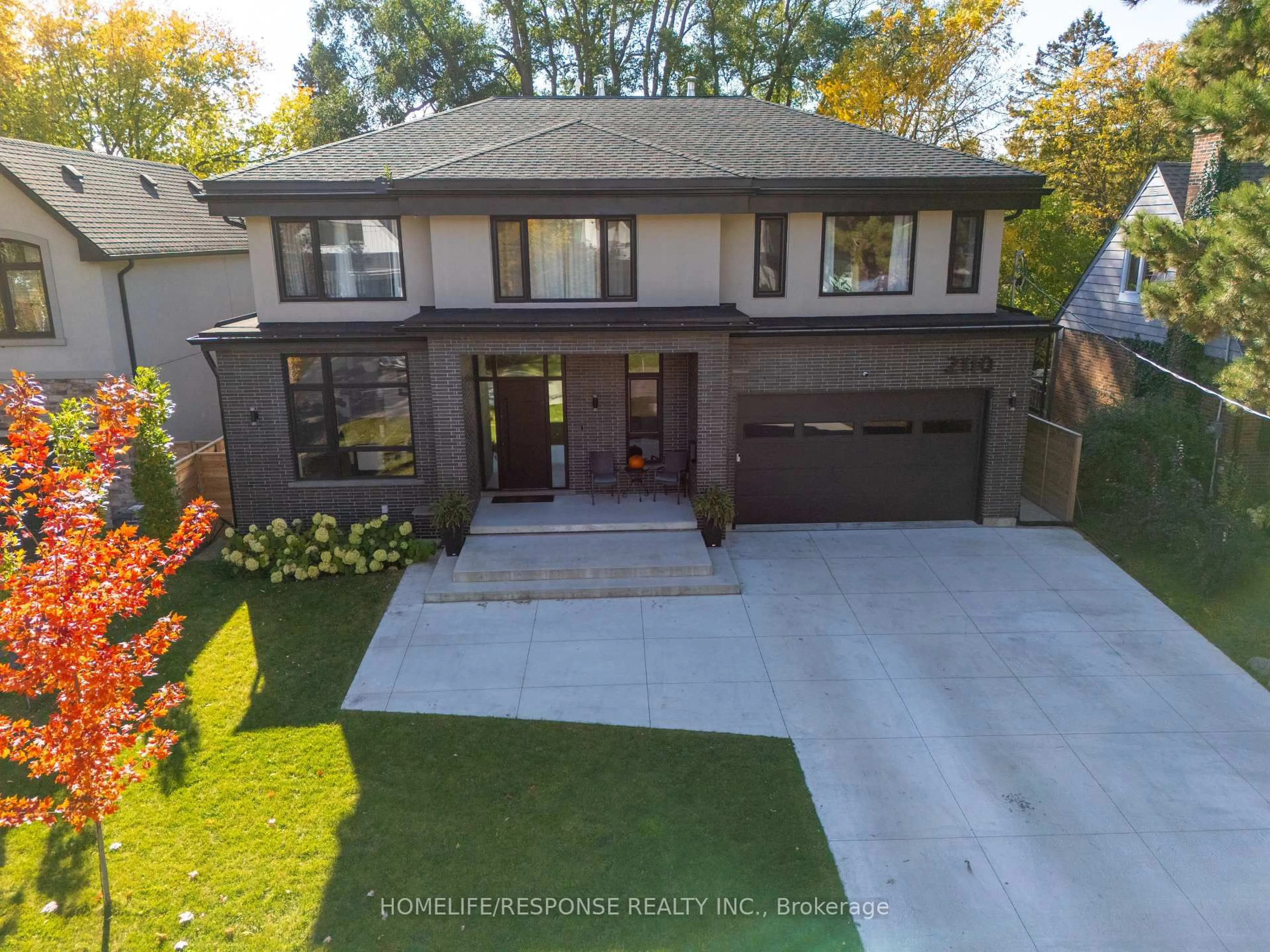 Home with brick exterior material, street for 2110 Courtland Cres, Mississauga Ontario L4Y 1V2