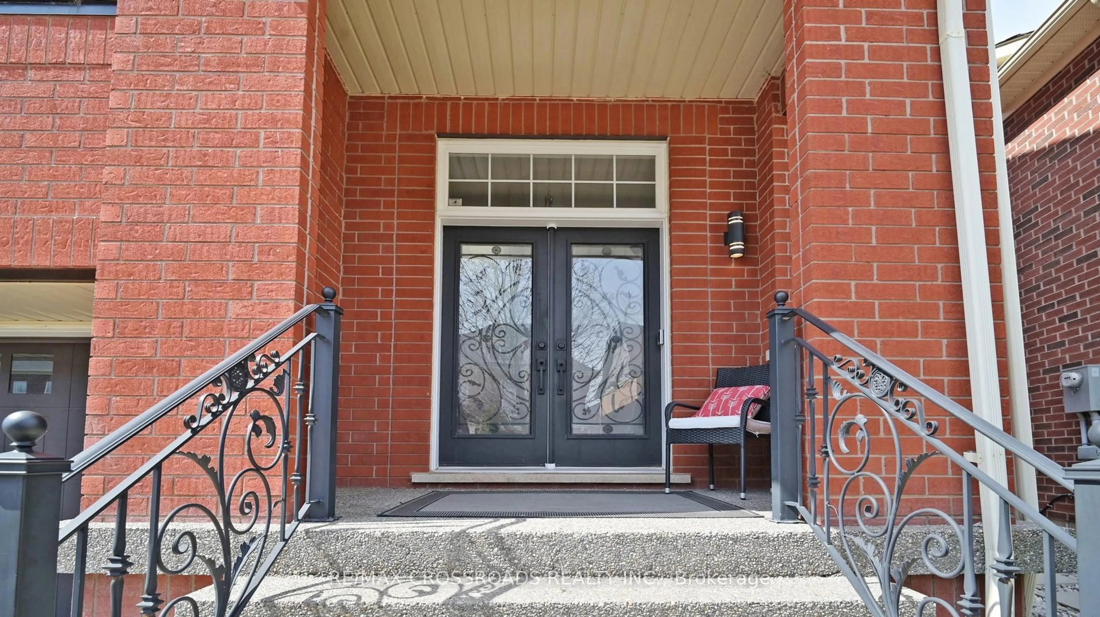 Indoor entryway for 378 Malboeuf Crt, Milton Ontario L9T 7Y3