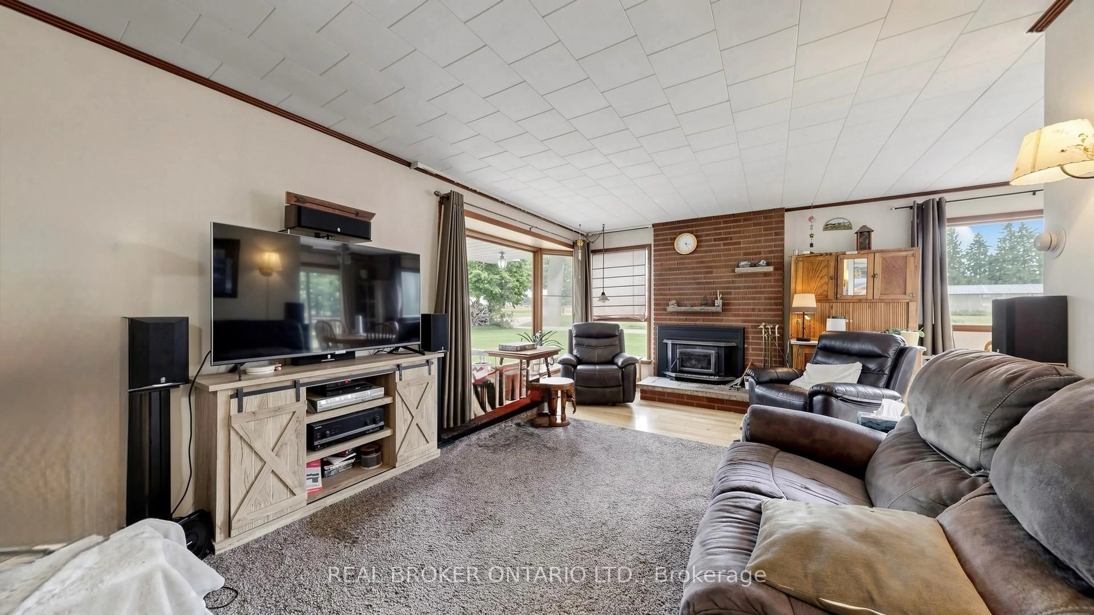 Living room with furniture, unknown for 13958 Trafalgar Rd, Halton Hills Ontario L7G 4S4