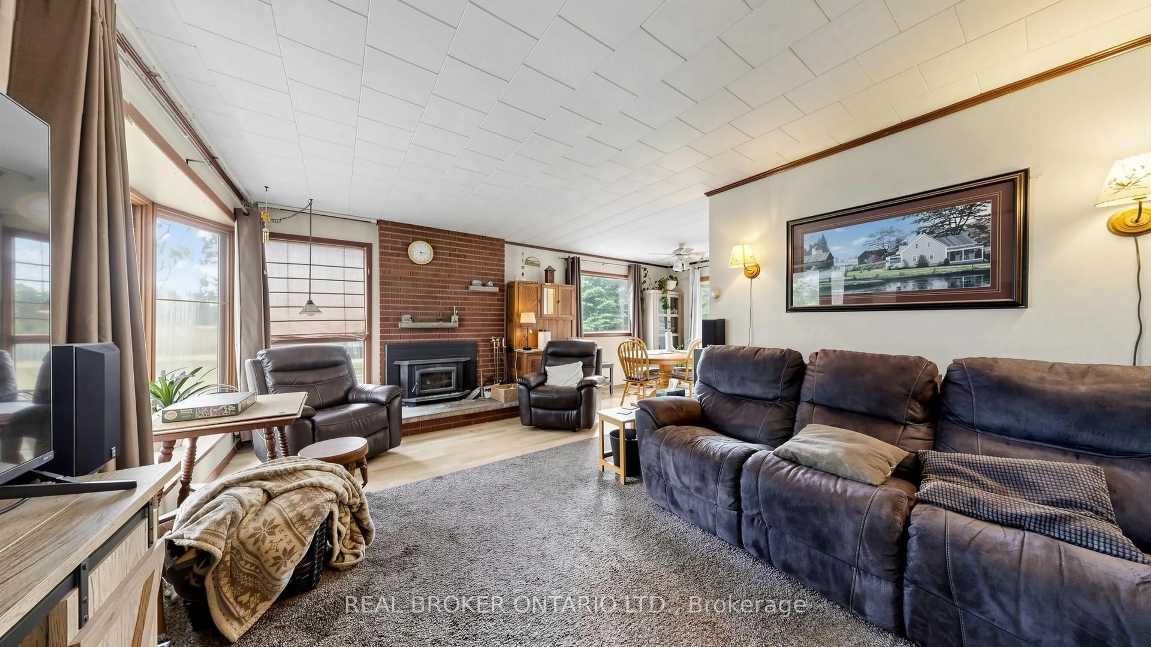 Living room with furniture, unknown for 13958 Trafalgar Rd, Halton Hills Ontario L7G 4S4