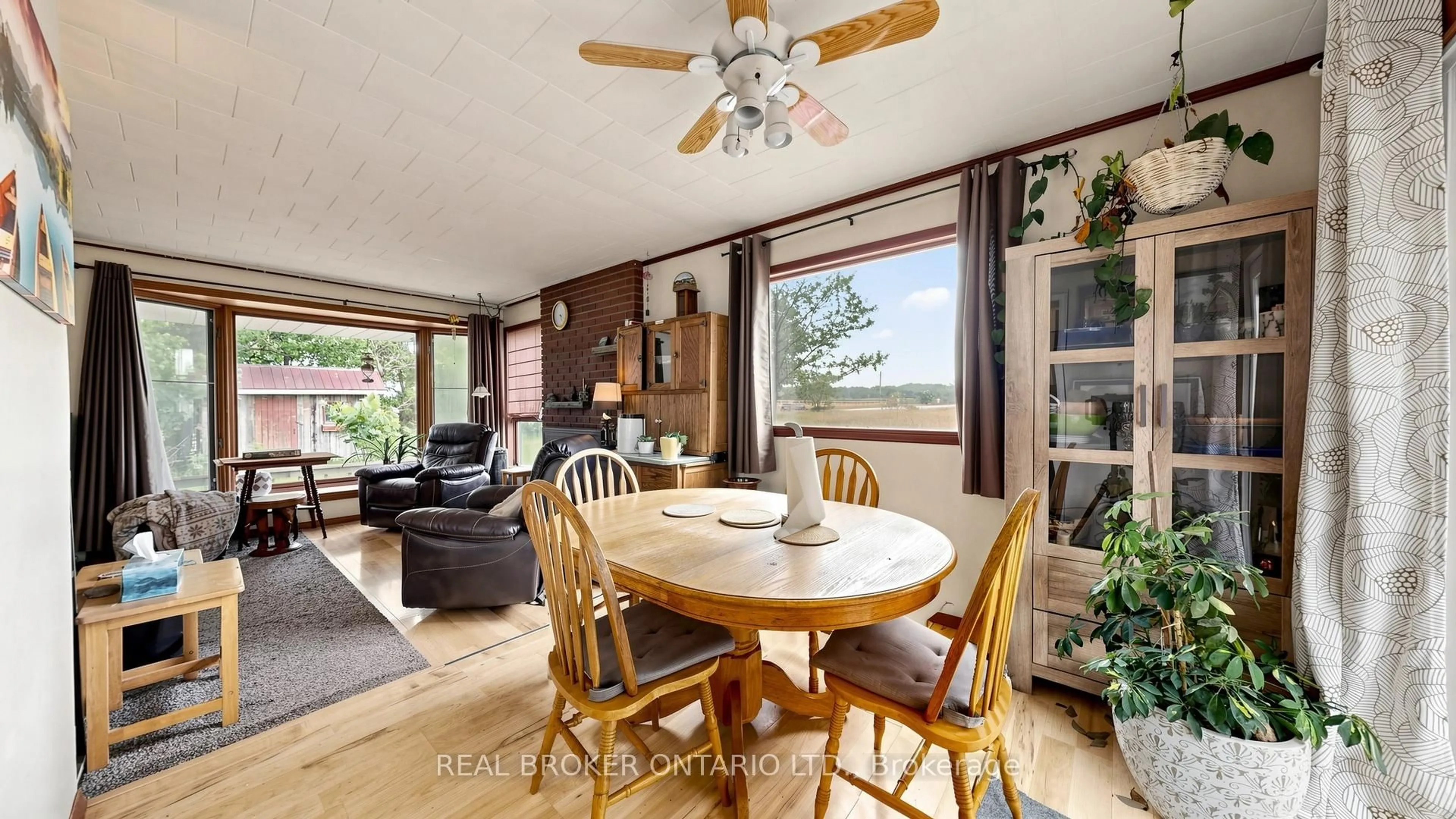 Dining room, wood/laminate floor for 13958 Trafalgar Rd, Halton Hills Ontario L7G 4S4