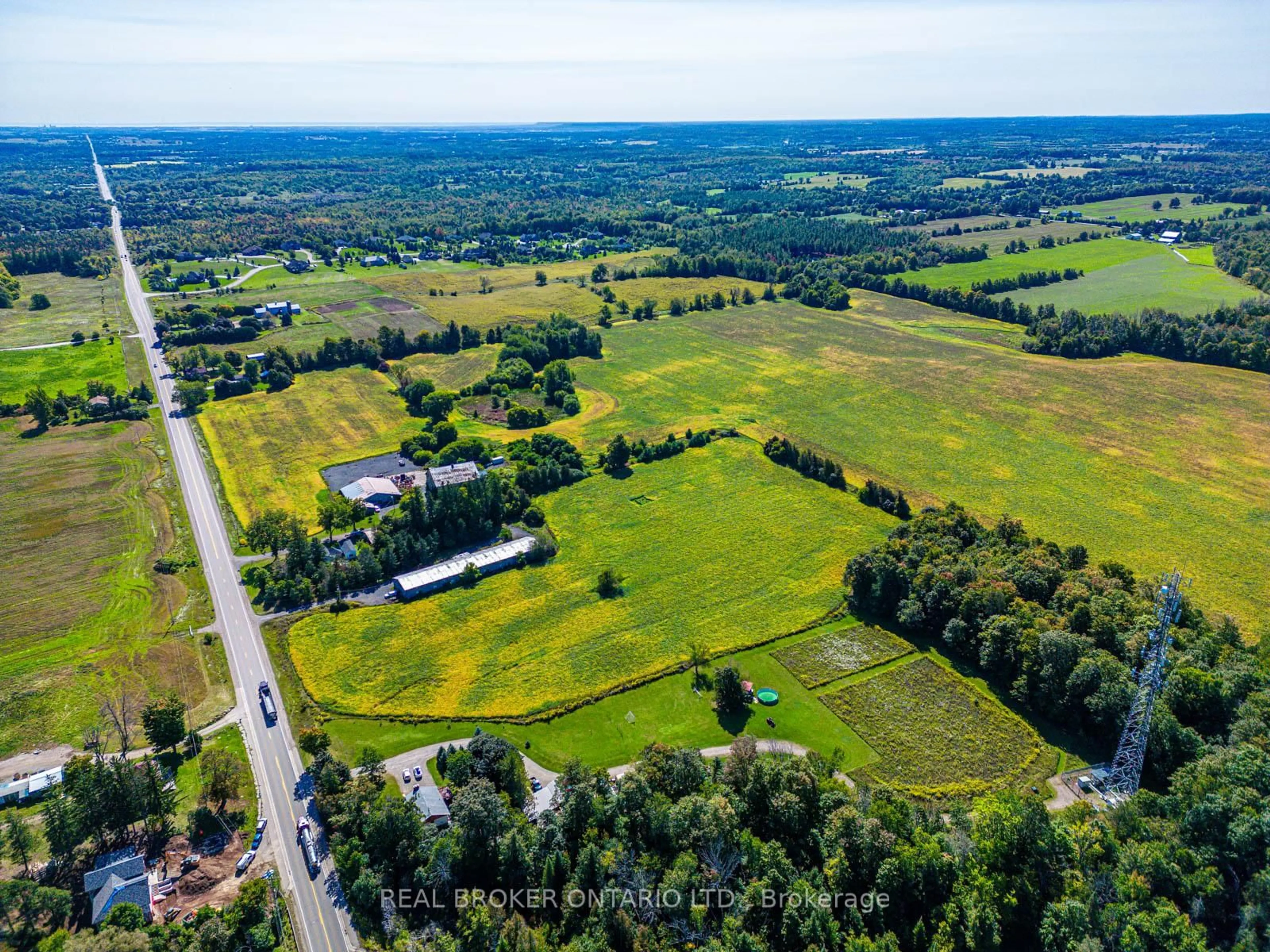 A pic from outside/outdoor area/front of a property/back of a property/a pic from drone, unknown for 13908/13958 Trafalgar Rd, Halton Hills Ontario L7G 4S4