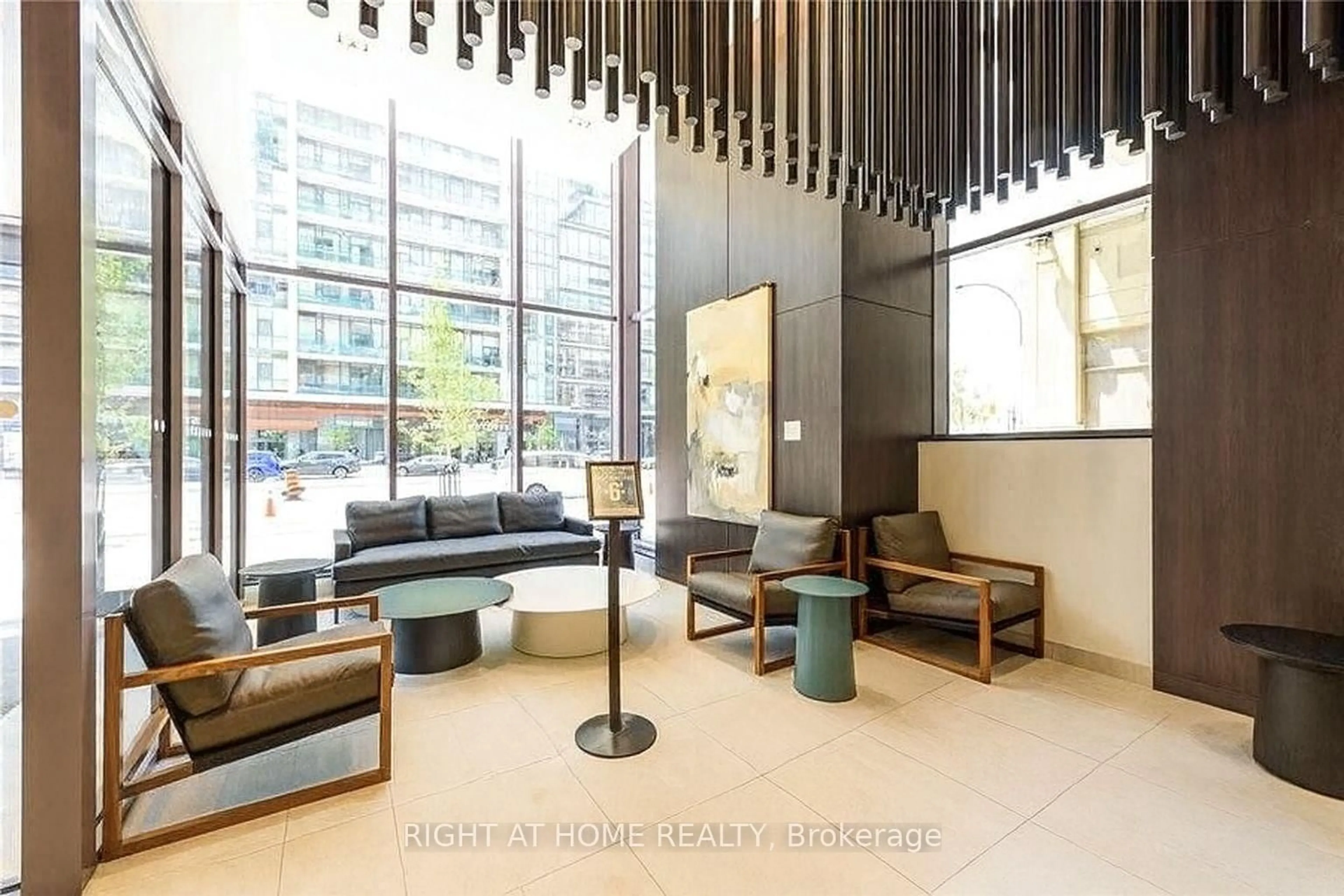 Lobby for 4065 Confederation Pkwy Pkwy #606, Mississauga Ontario L5B 0L4