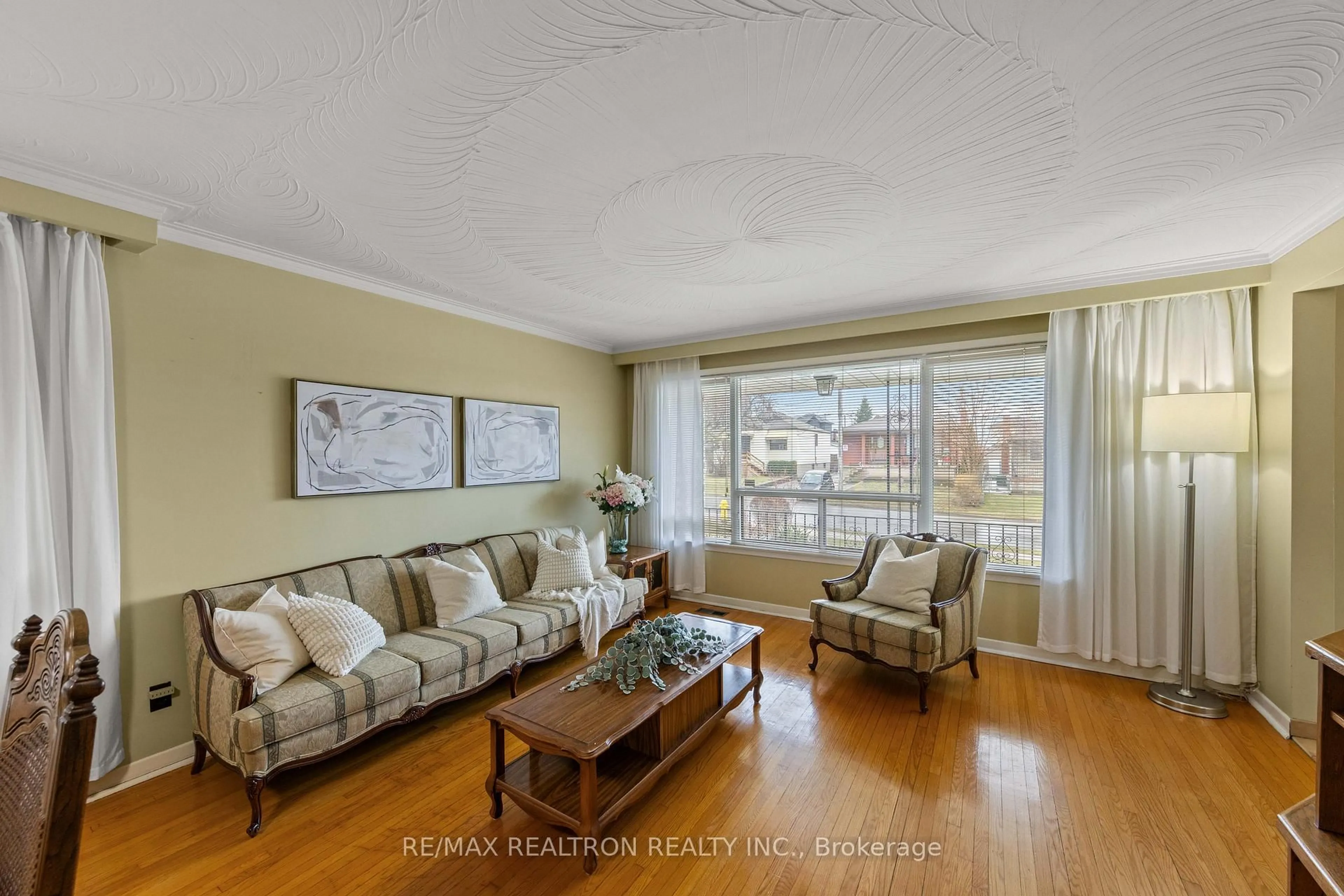 Living room with furniture, wood/laminate floor for 1144 Glengrove Ave, Toronto Ontario M6B 2K4