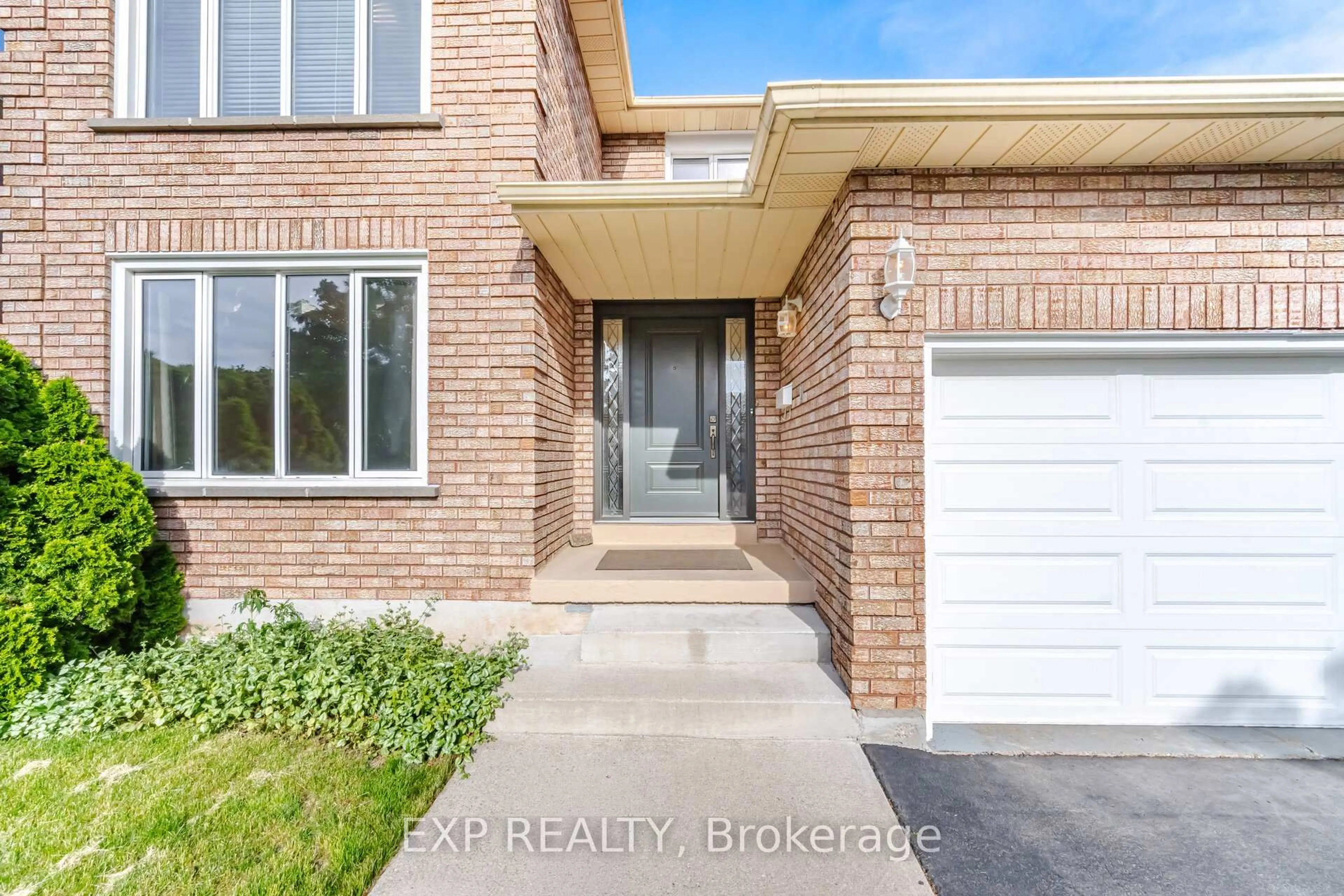 Home with brick exterior material, street for 1938 Kempton Park Dr, Mississauga Ontario L5M 2Z6
