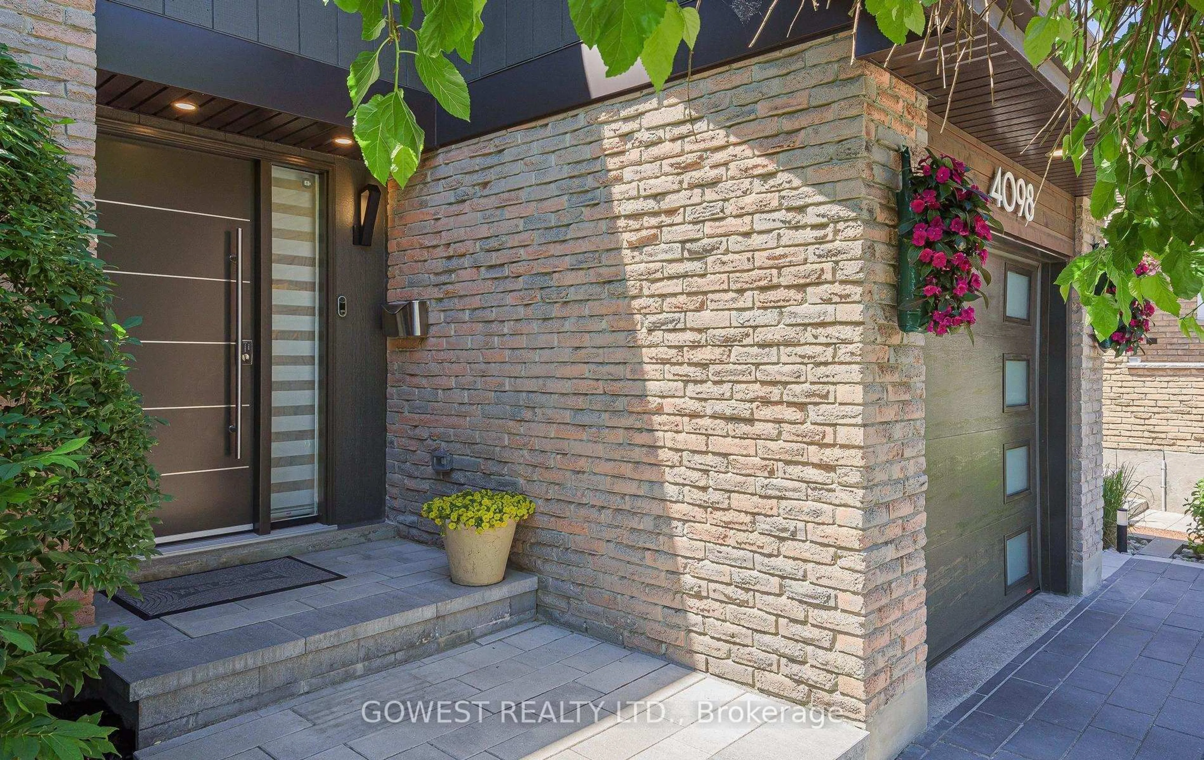 Home with brick exterior material, street for 4098 Jefton Cres, Mississauga Ontario L5L 1Z3