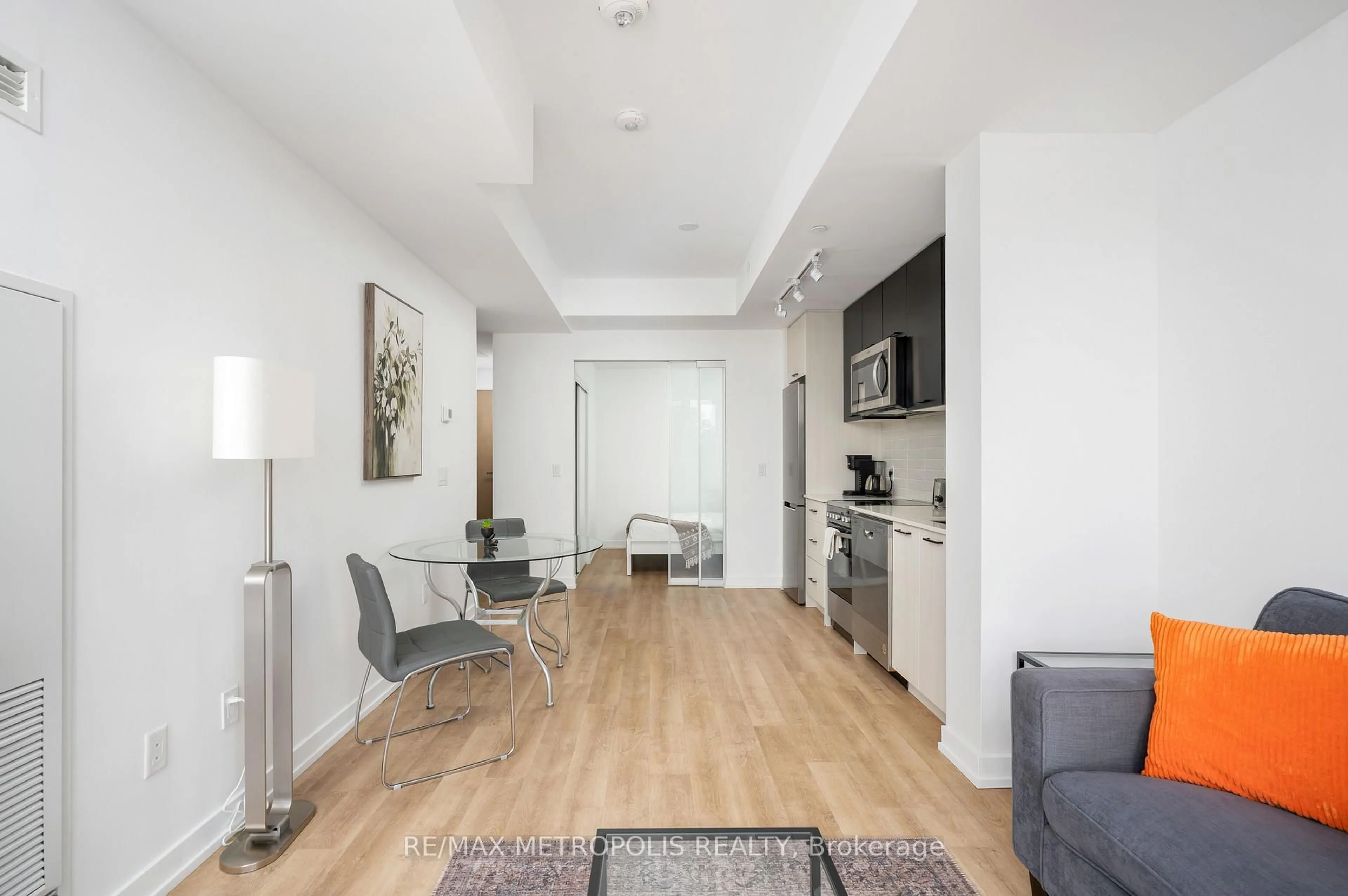 Unknown for 2300 St Clair Ave #407, Toronto Ontario M6N 0B3