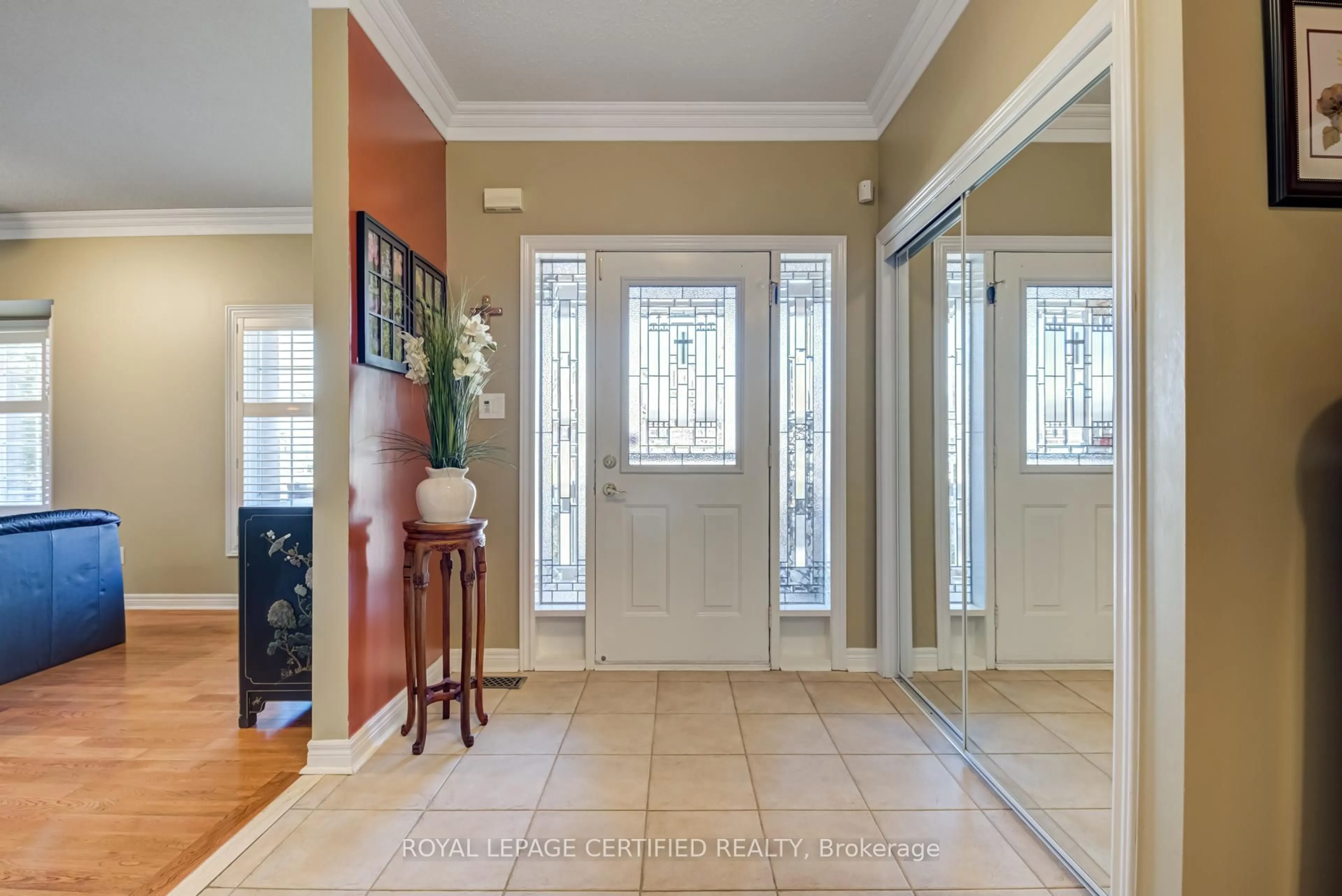 Indoor entryway for 2 Orchard Park Gate, Brampton Ontario L6R 1W5