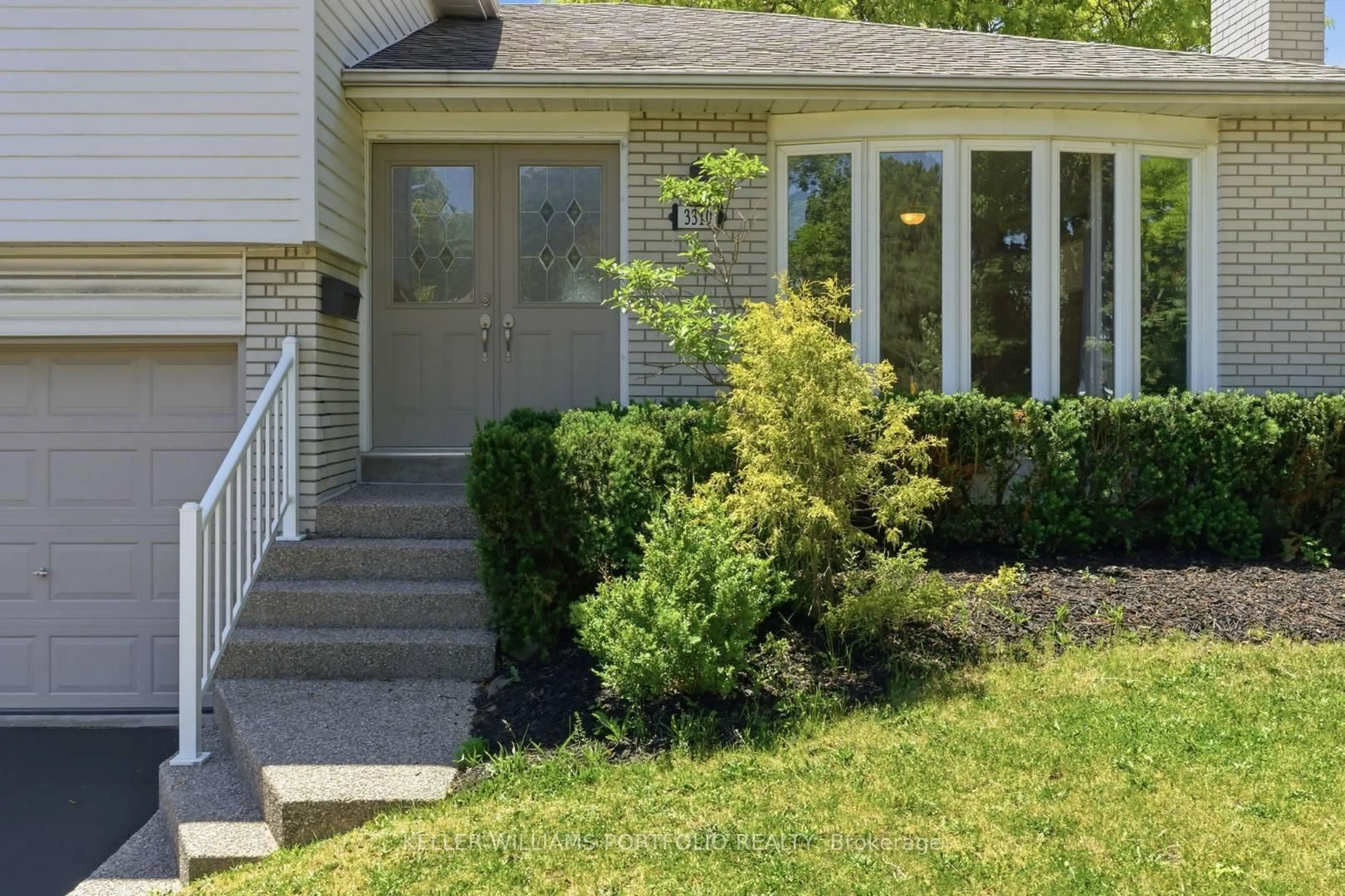 Home with vinyl exterior material, street for 3310 Havenwood Dr, Mississauga Ontario L4X 2M3