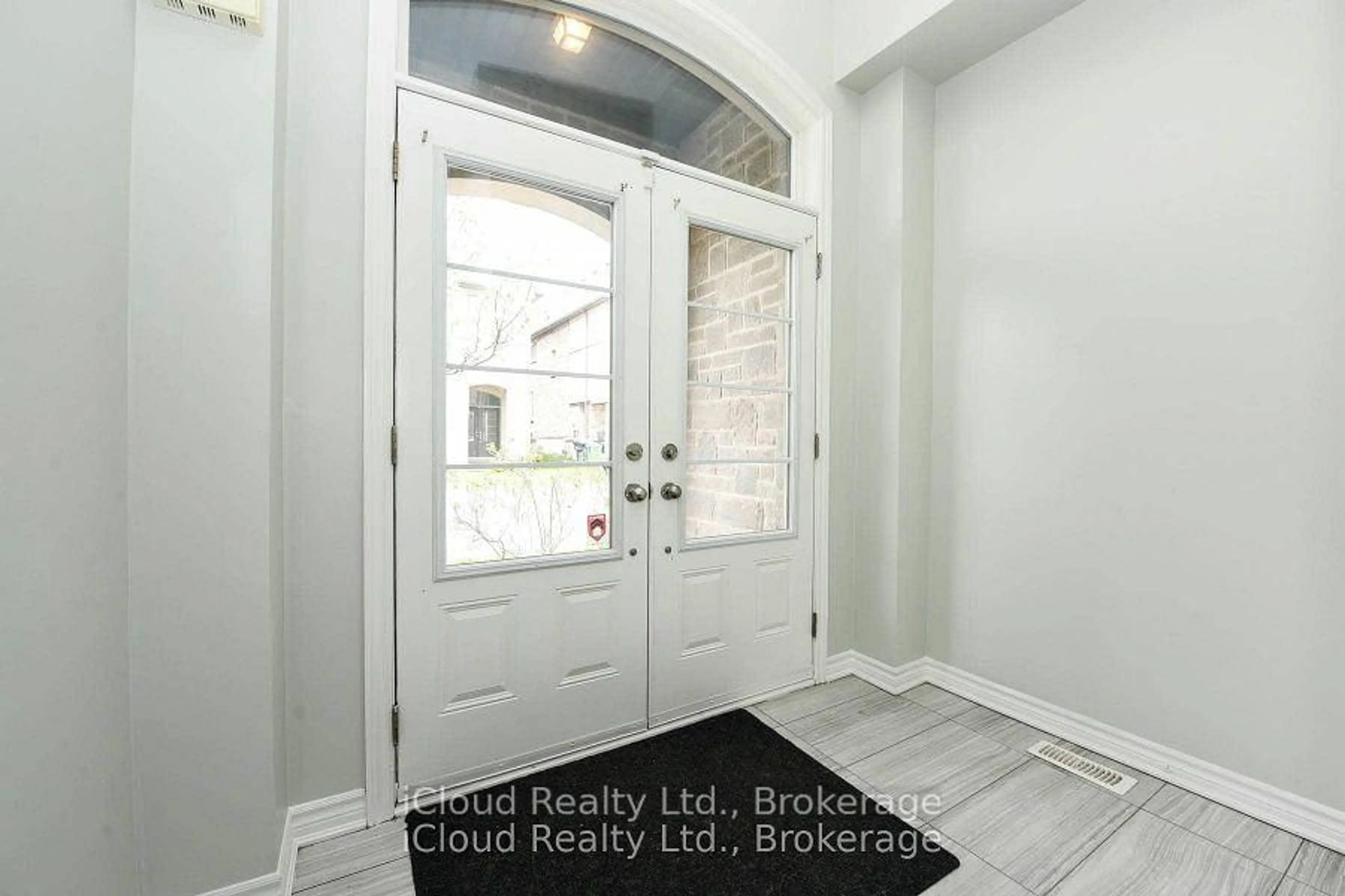 Indoor entryway for 74 Gammon Cres, Brampton Ontario L6Y 6B7