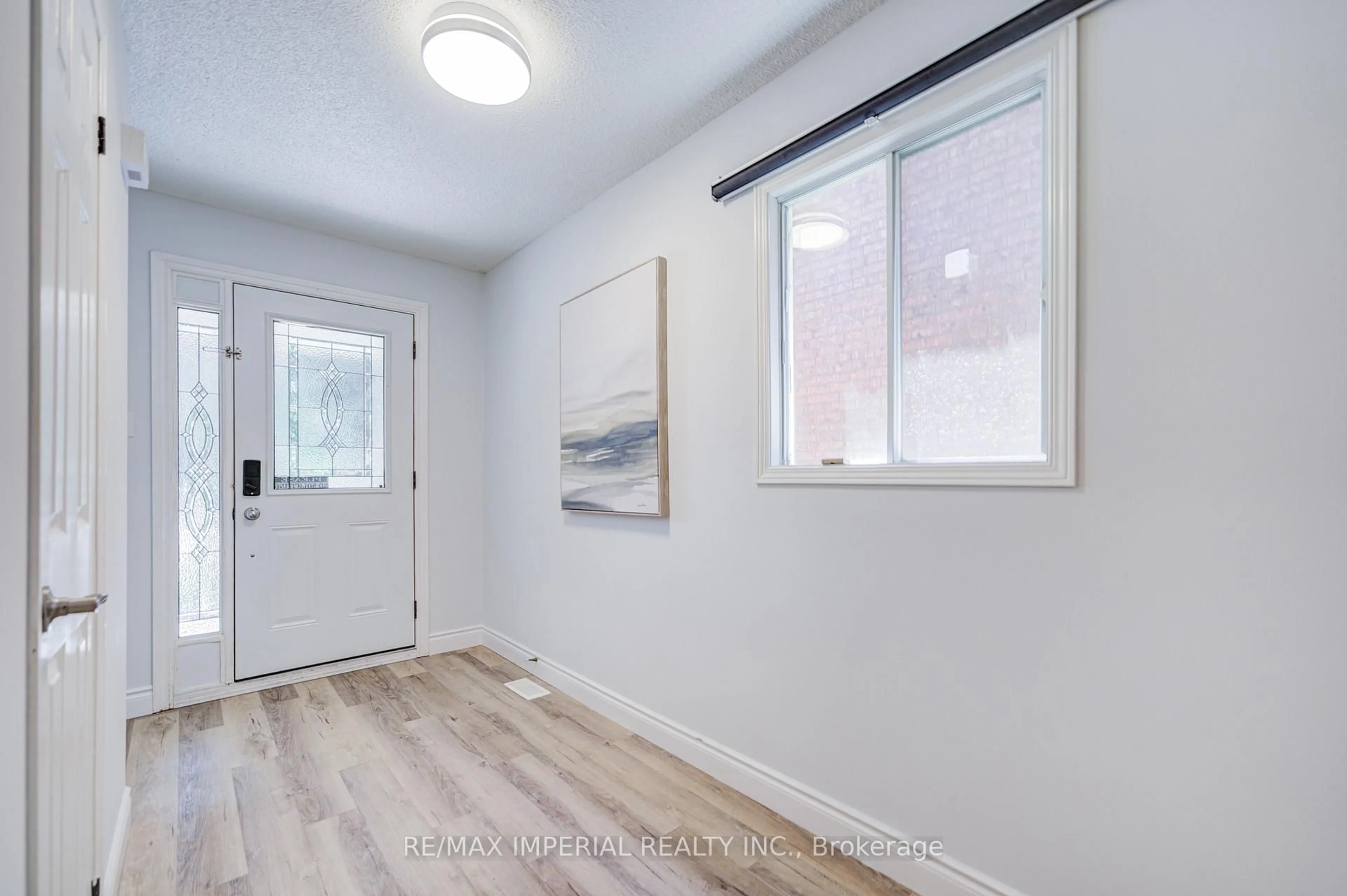 Indoor entryway for 3377 Hargrove Rd, Mississauga Ontario L5L 4E6