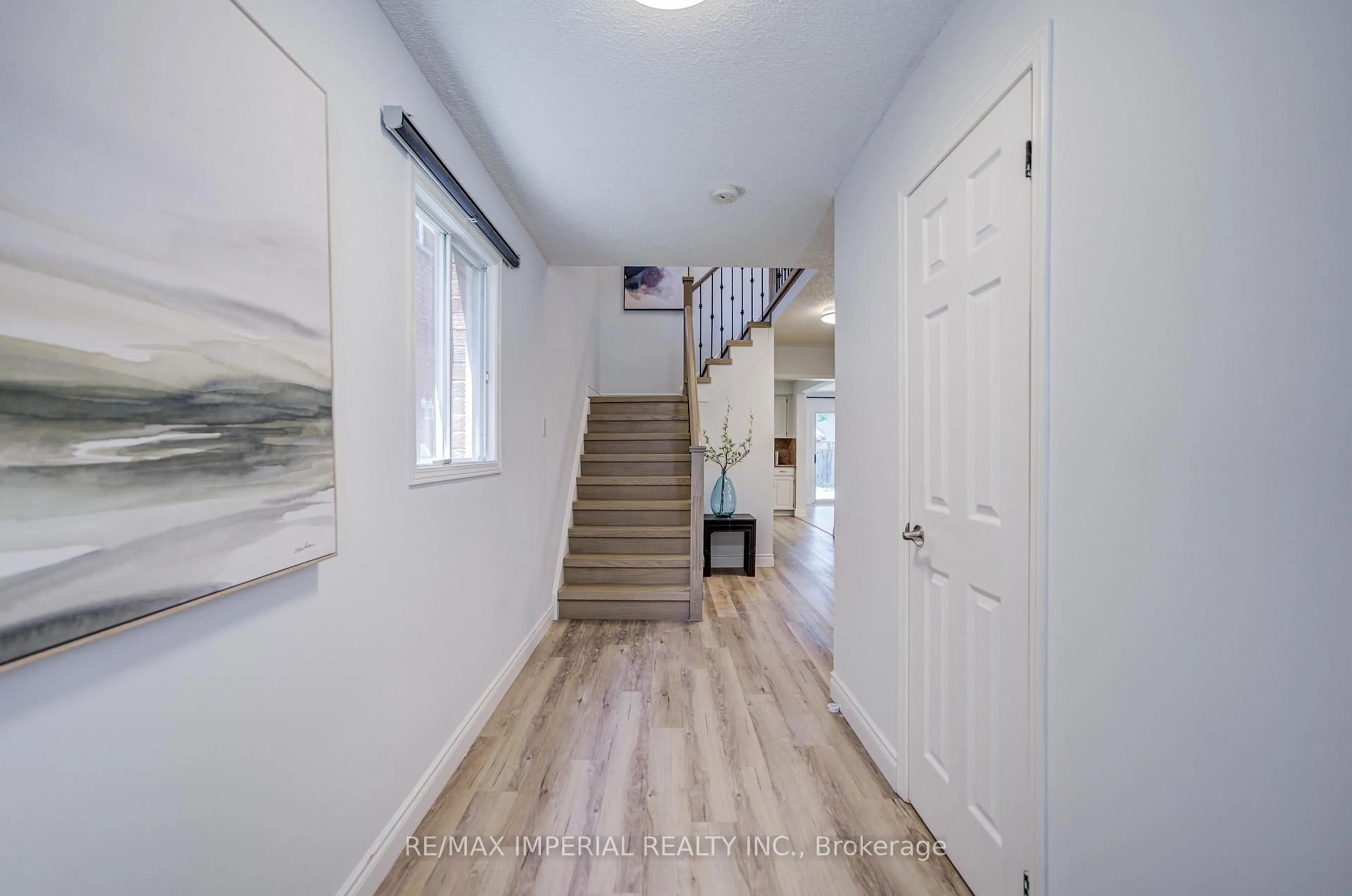 Indoor entryway for 3377 Hargrove Rd, Mississauga Ontario L5L 4E6
