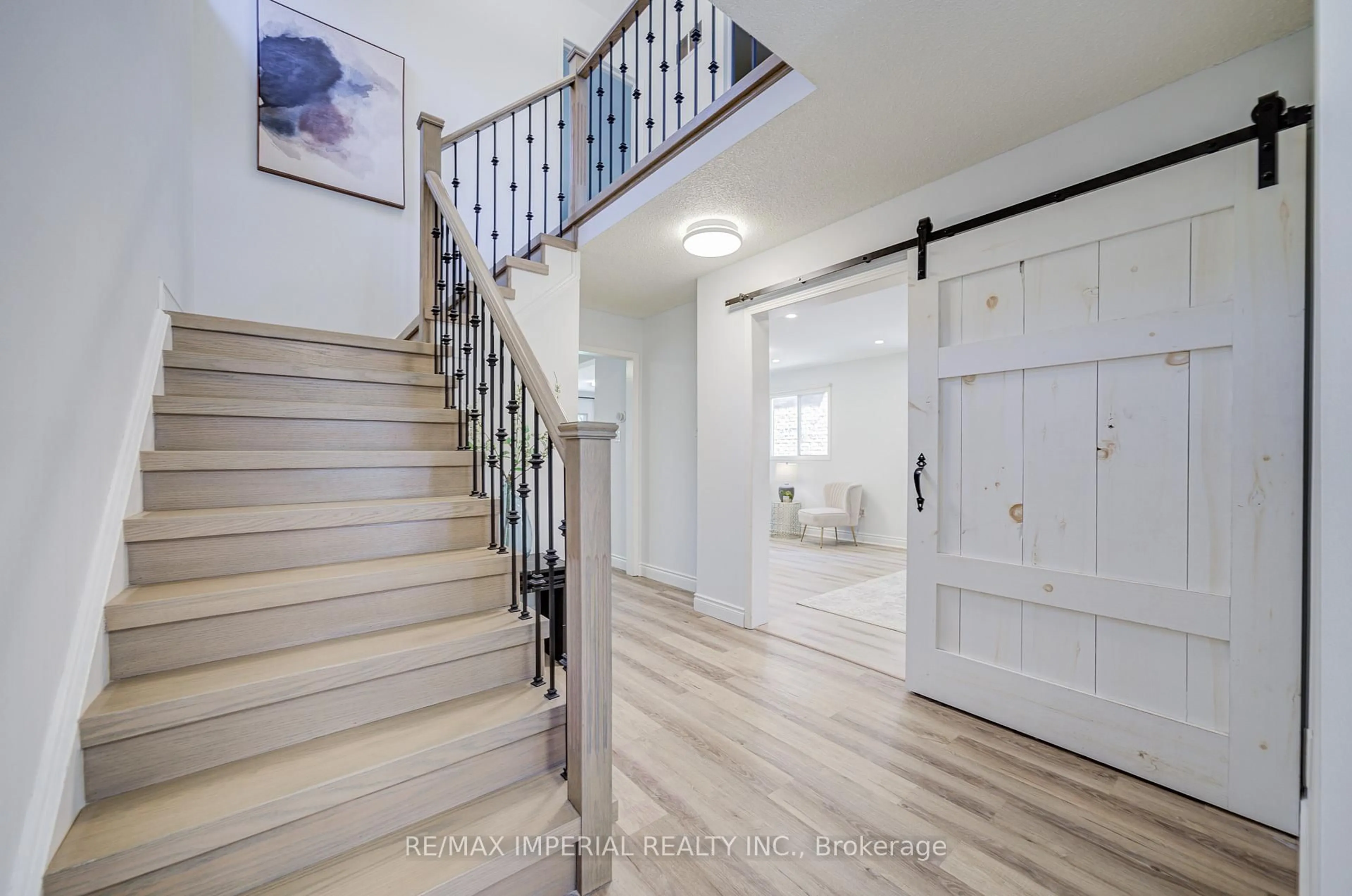 Indoor entryway for 3377 Hargrove Rd, Mississauga Ontario L5L 4E6