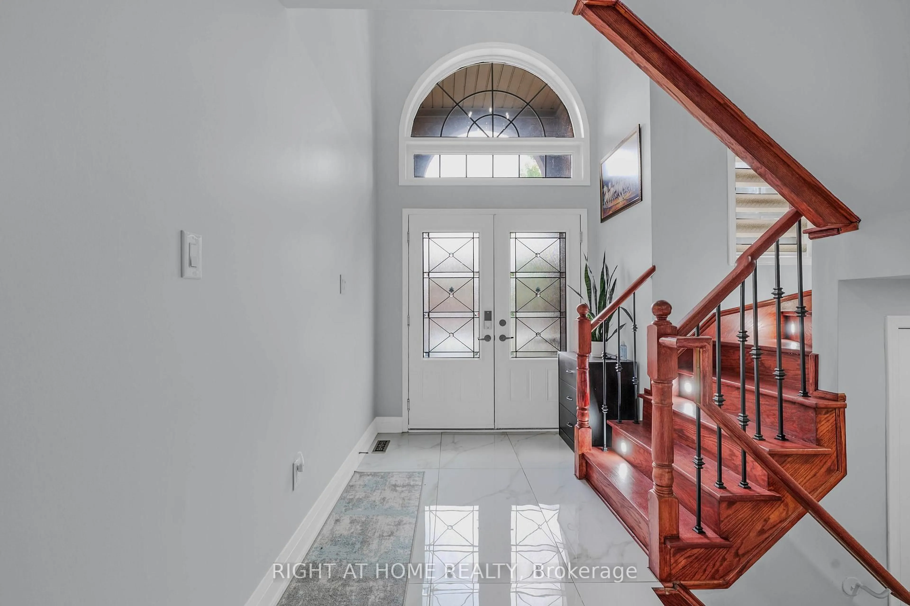 Indoor foyer for 86 Whitehouse Cres, Brampton Ontario L6P 1L6