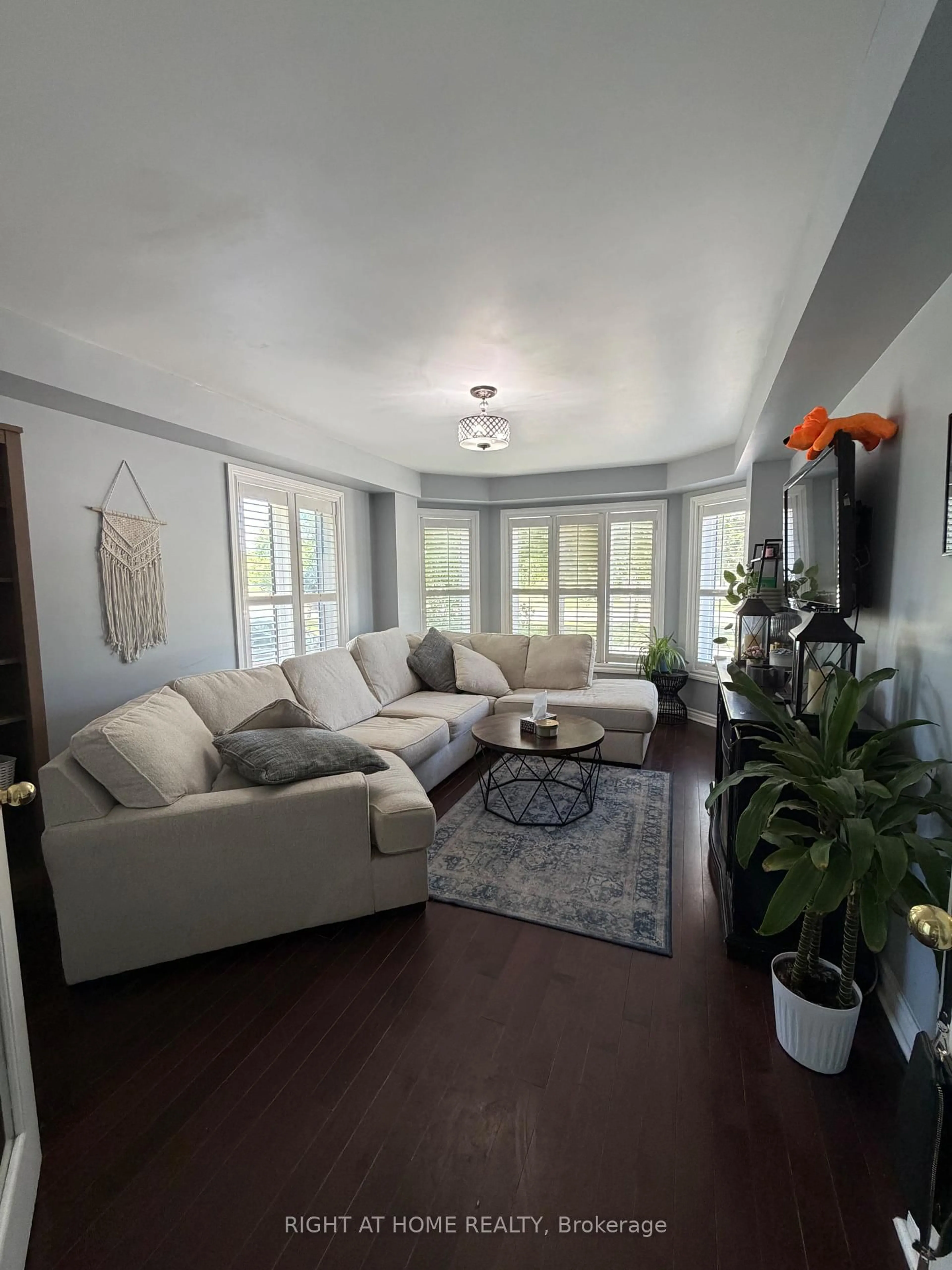 Living room with furniture, unknown for 6050 Bidwell Tr #59, Mississauga Ontario L5V 1V6