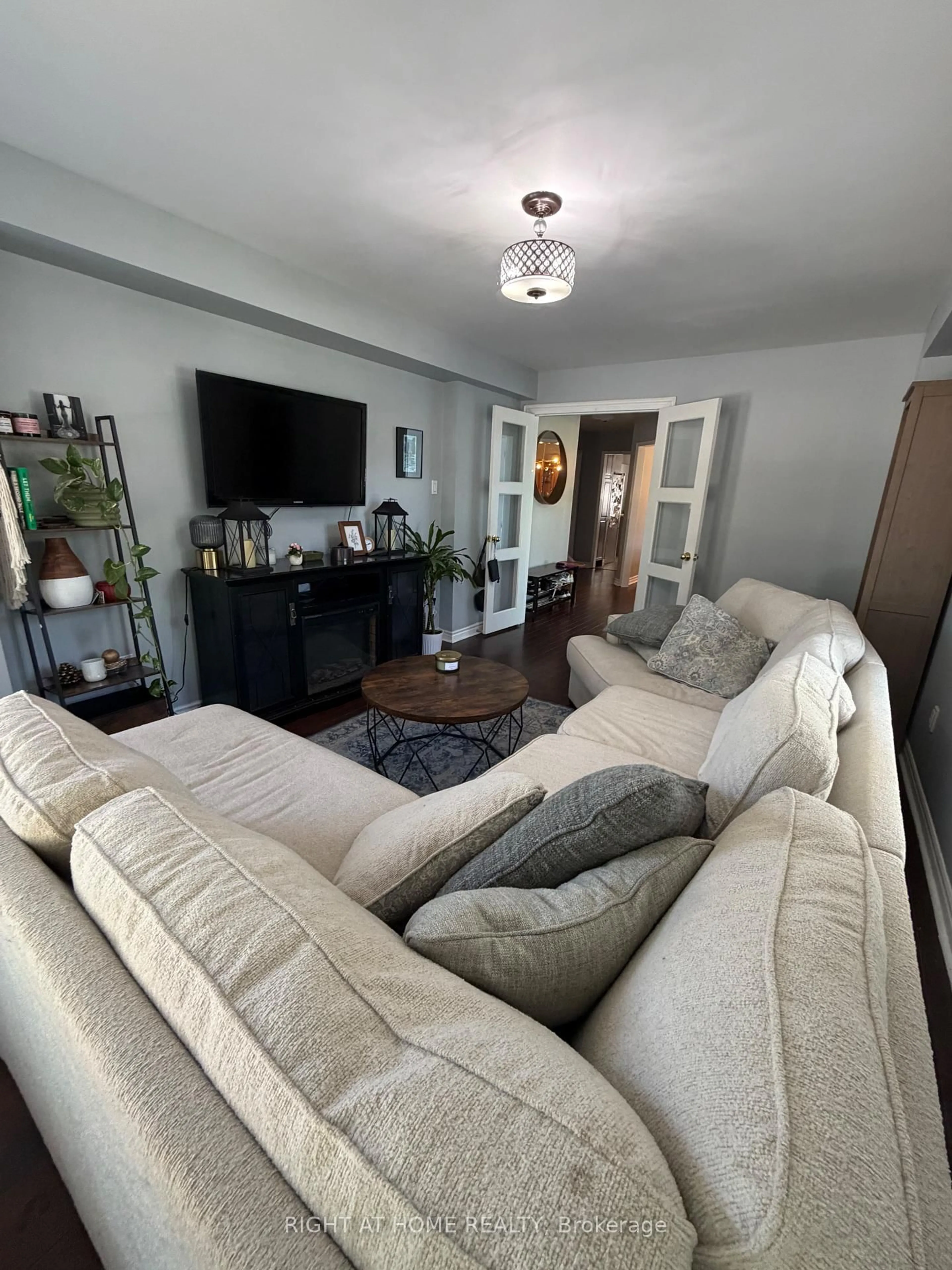 Living room with furniture, unknown for 6050 Bidwell Tr #59, Mississauga Ontario L5V 1V6
