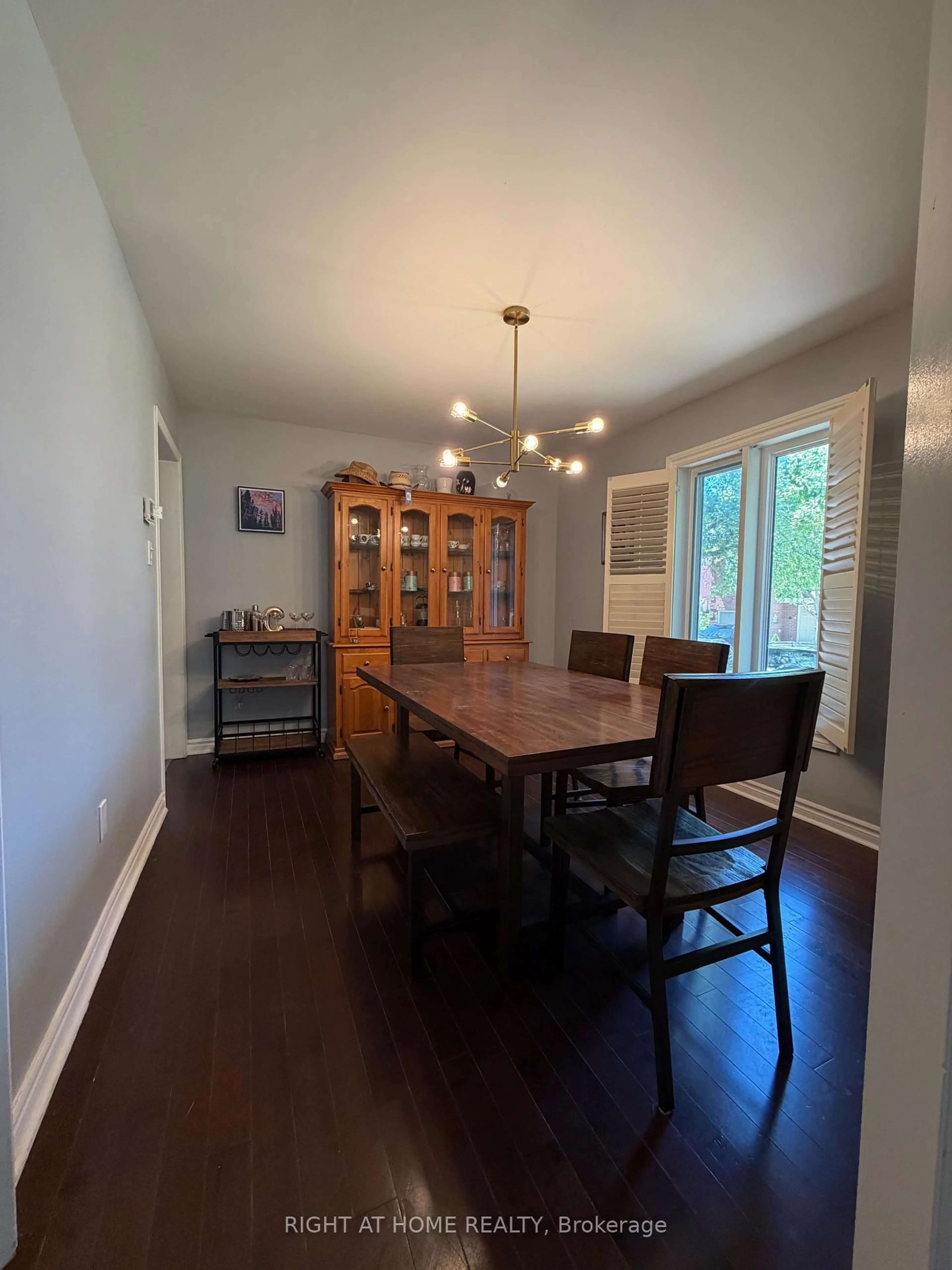 Dining room, wood/laminate floor for 6050 Bidwell Tr #59, Mississauga Ontario L5V 1V6