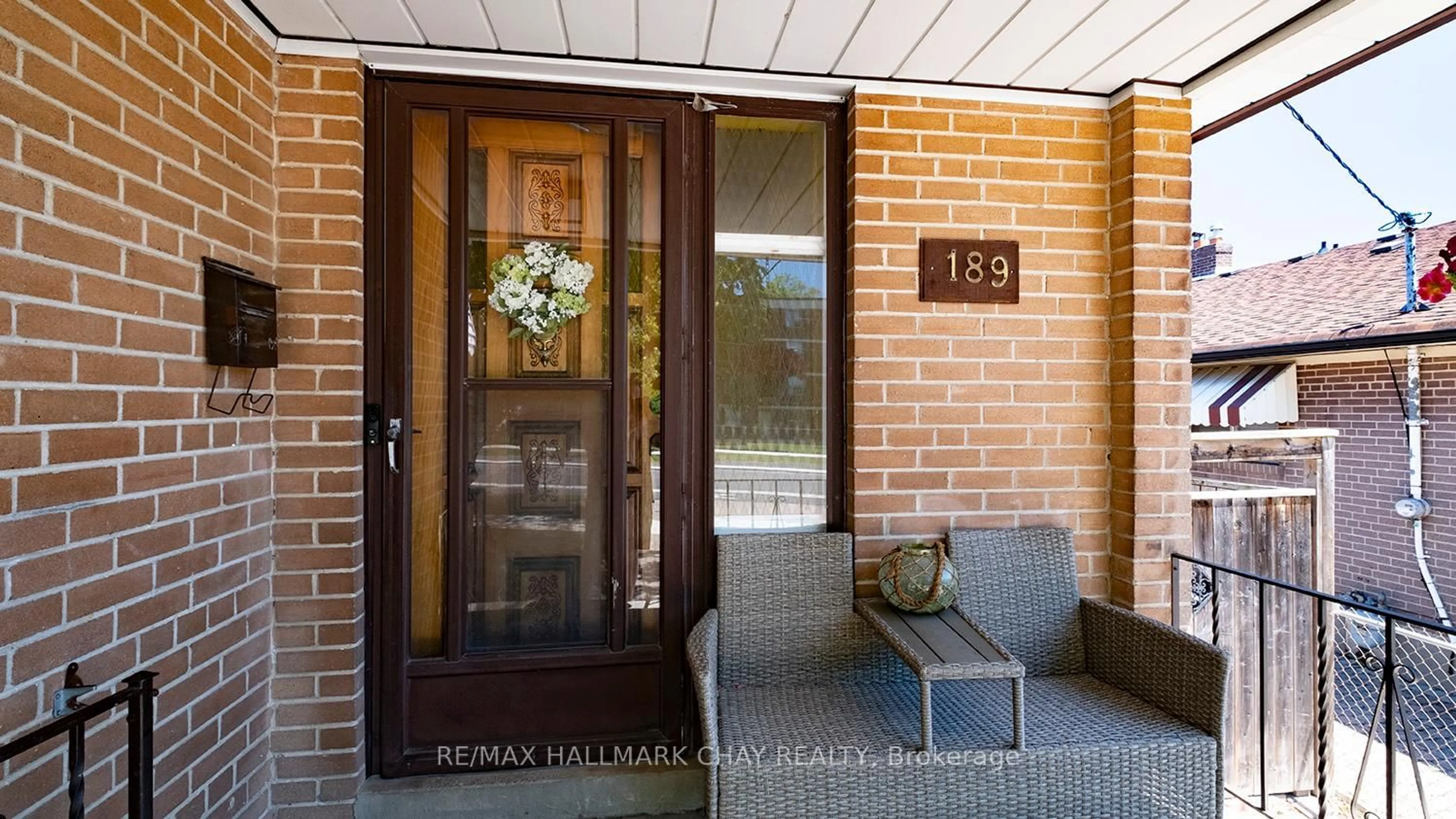 Indoor entryway for 189 Sentinel Rd, Toronto Ontario M3J 1T7