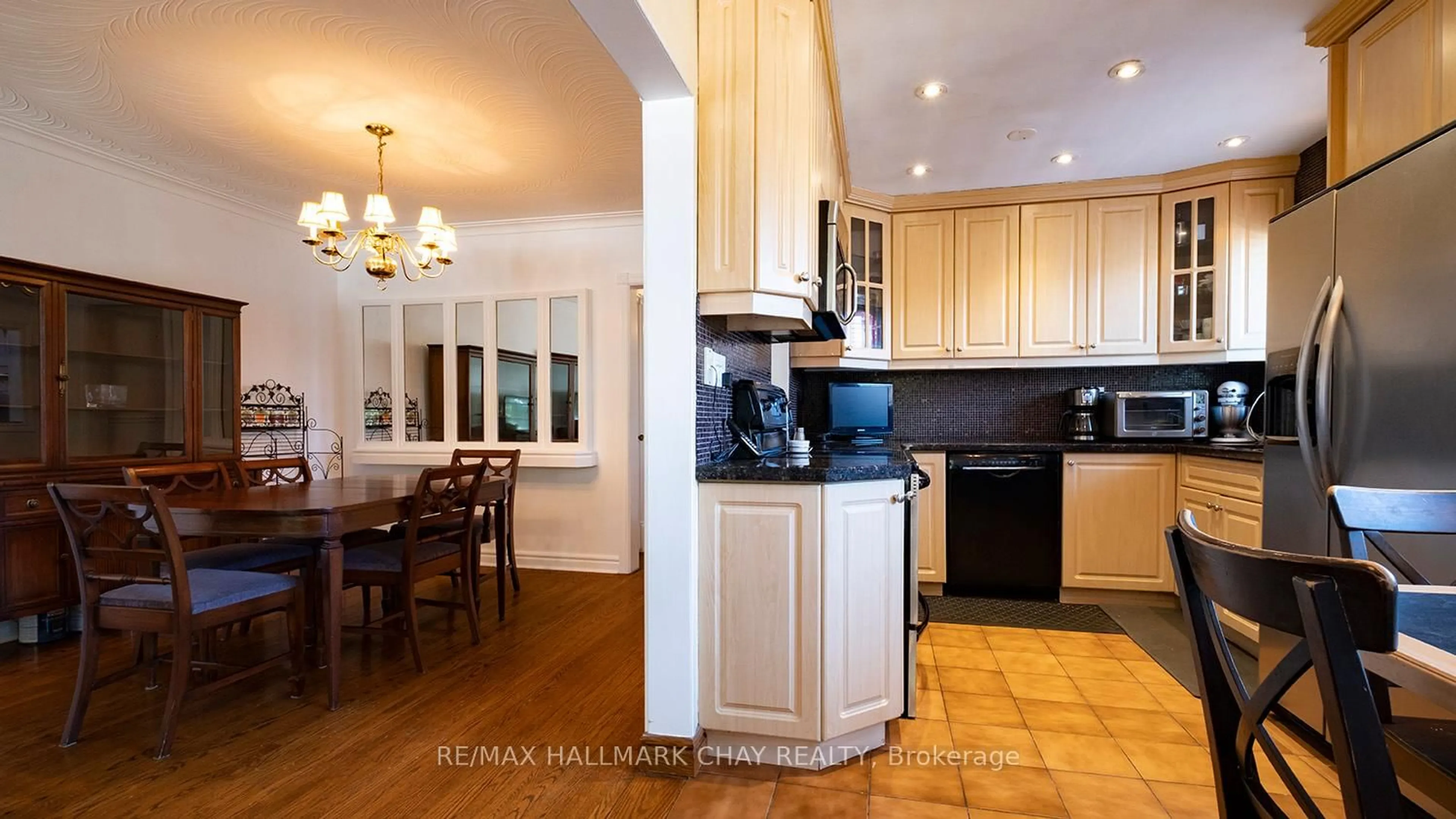 Open concept kitchen, ceramic/tile floor for 189 Sentinel Rd, Toronto Ontario M3J 1T7