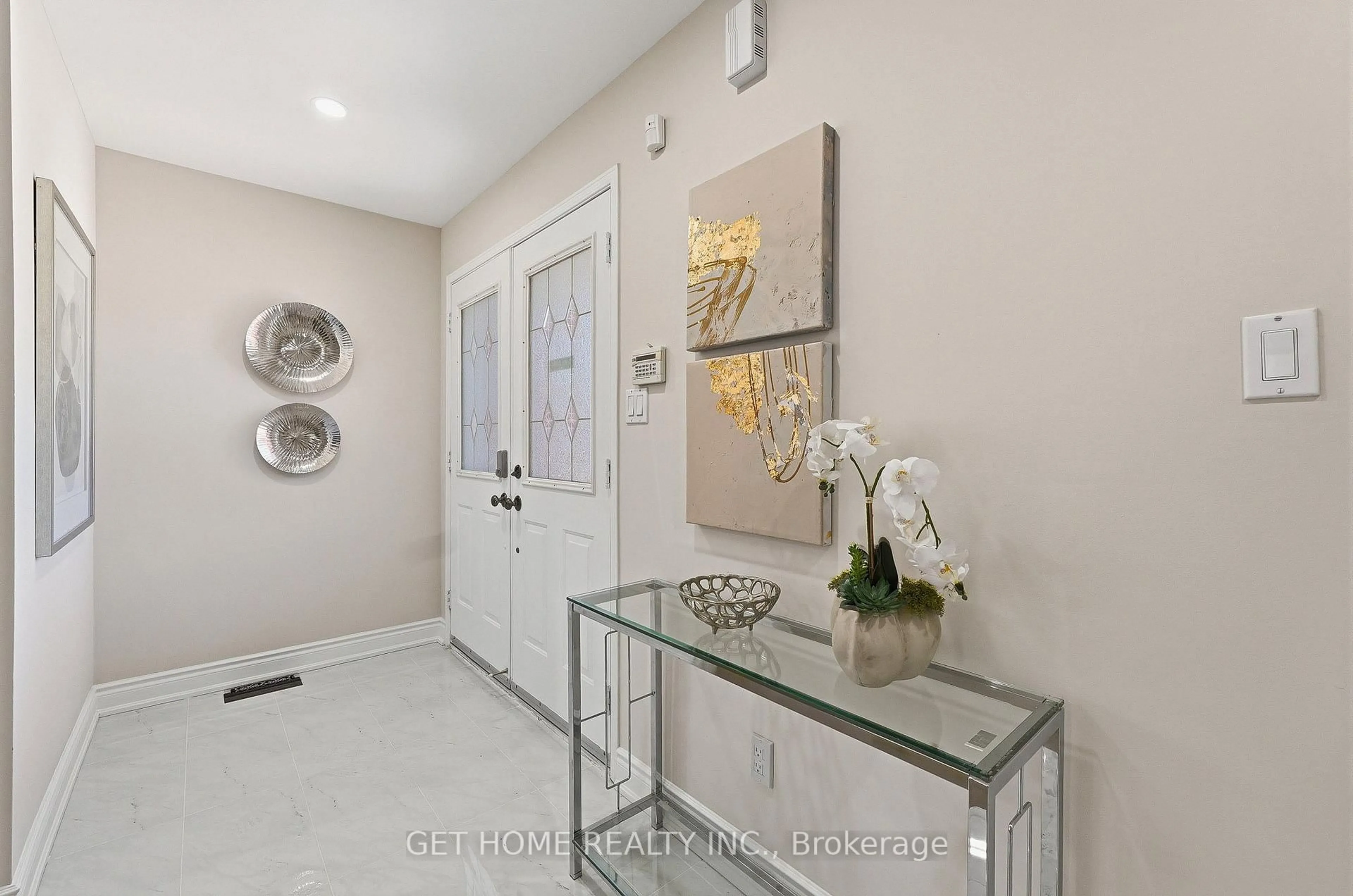 Indoor entryway for 3232 Raindance Cres, Mississauga Ontario L5N 8L6