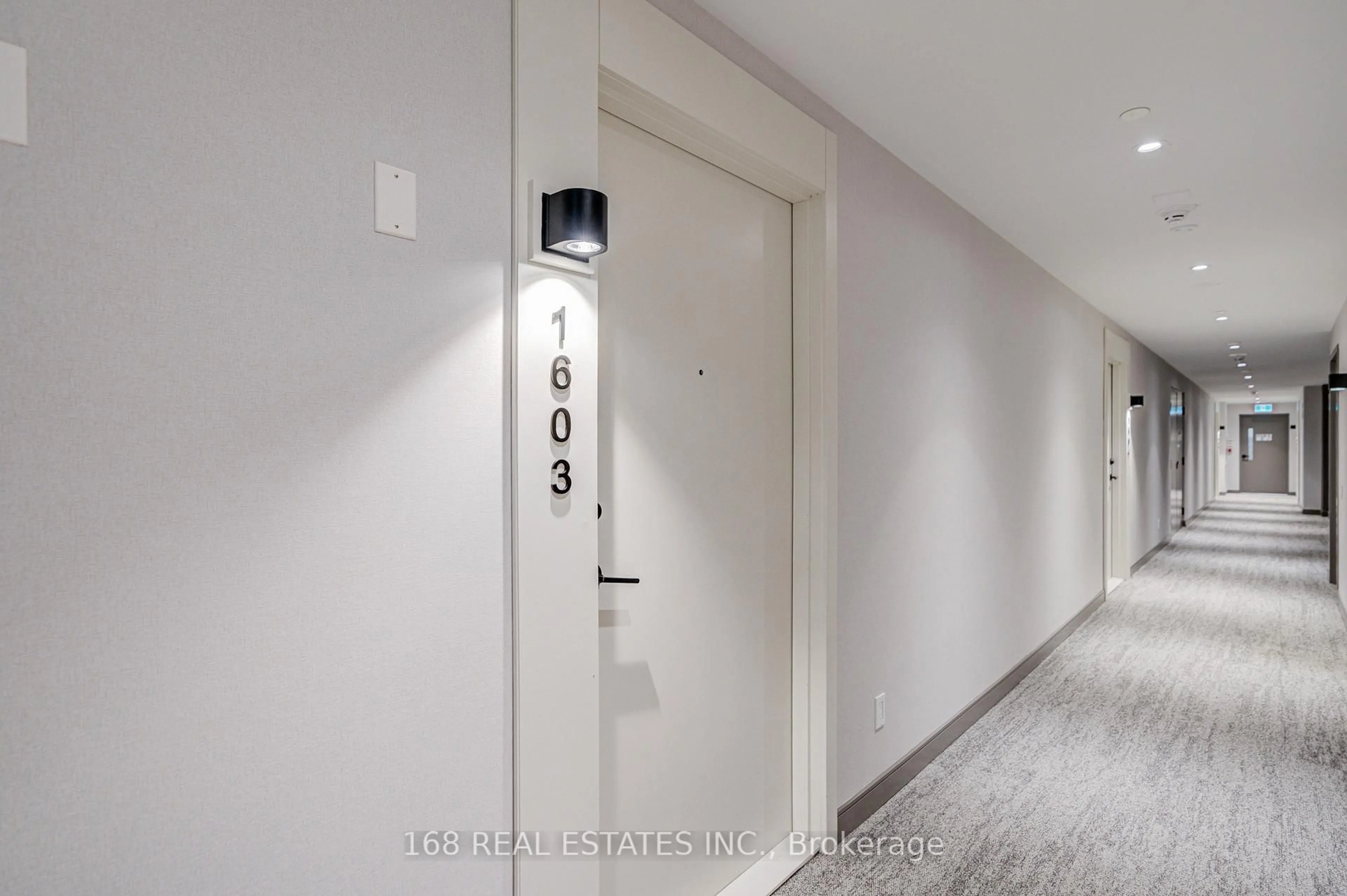 Indoor foyer for 8010 Derry Rd #1603, Milton Ontario L9T 9N3