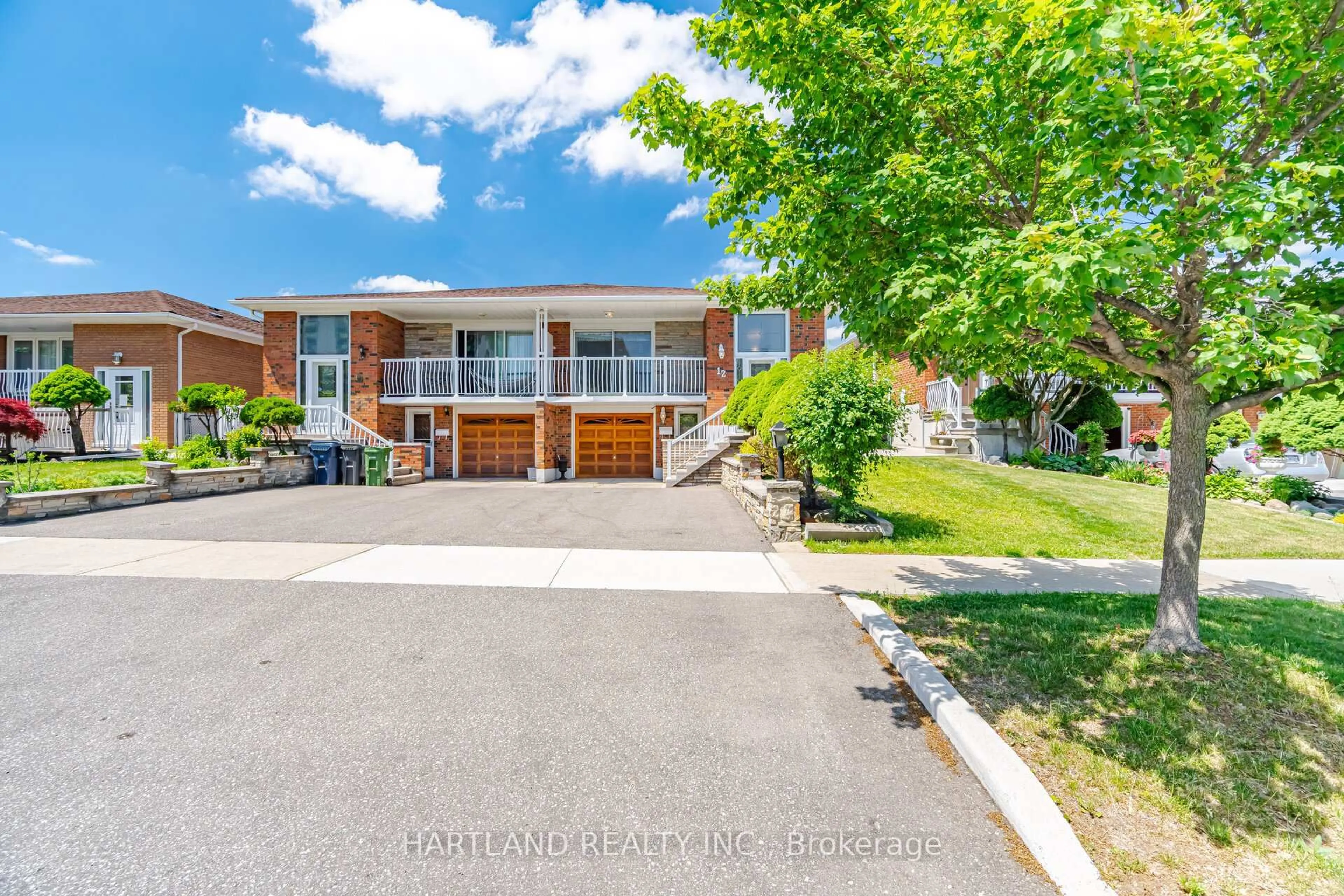 A pic from outside/outdoor area/front of a property/back of a property/a pic from drone, street for 12 Picaro Dr, Toronto Ontario M3N 2B5