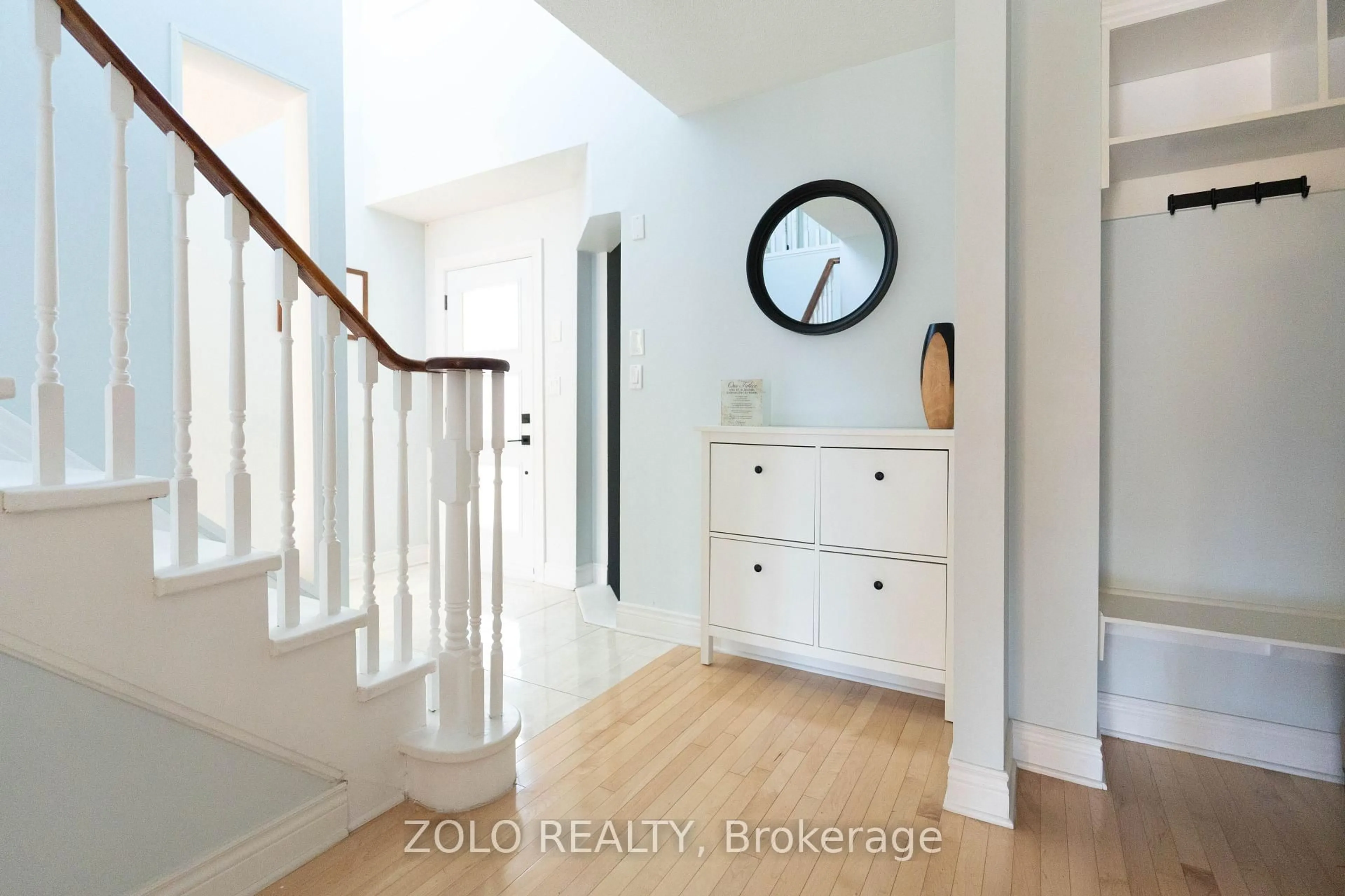 Indoor entryway for 308 Howard Cres, Orangeville Ontario L9W 4Y3