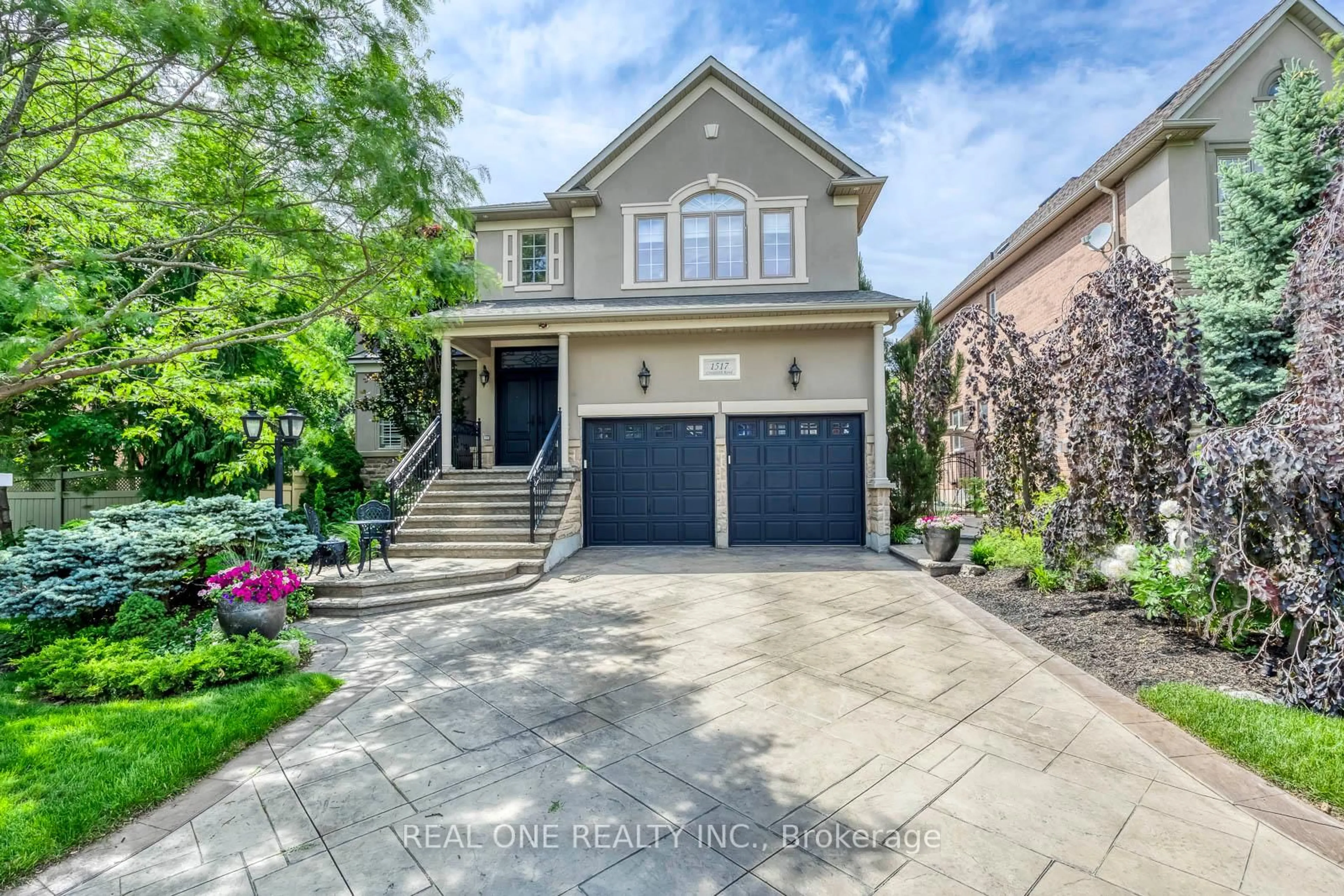 Home with brick exterior material, street for 1517 Craigleith Rd, Oakville Ontario L6H 7W3