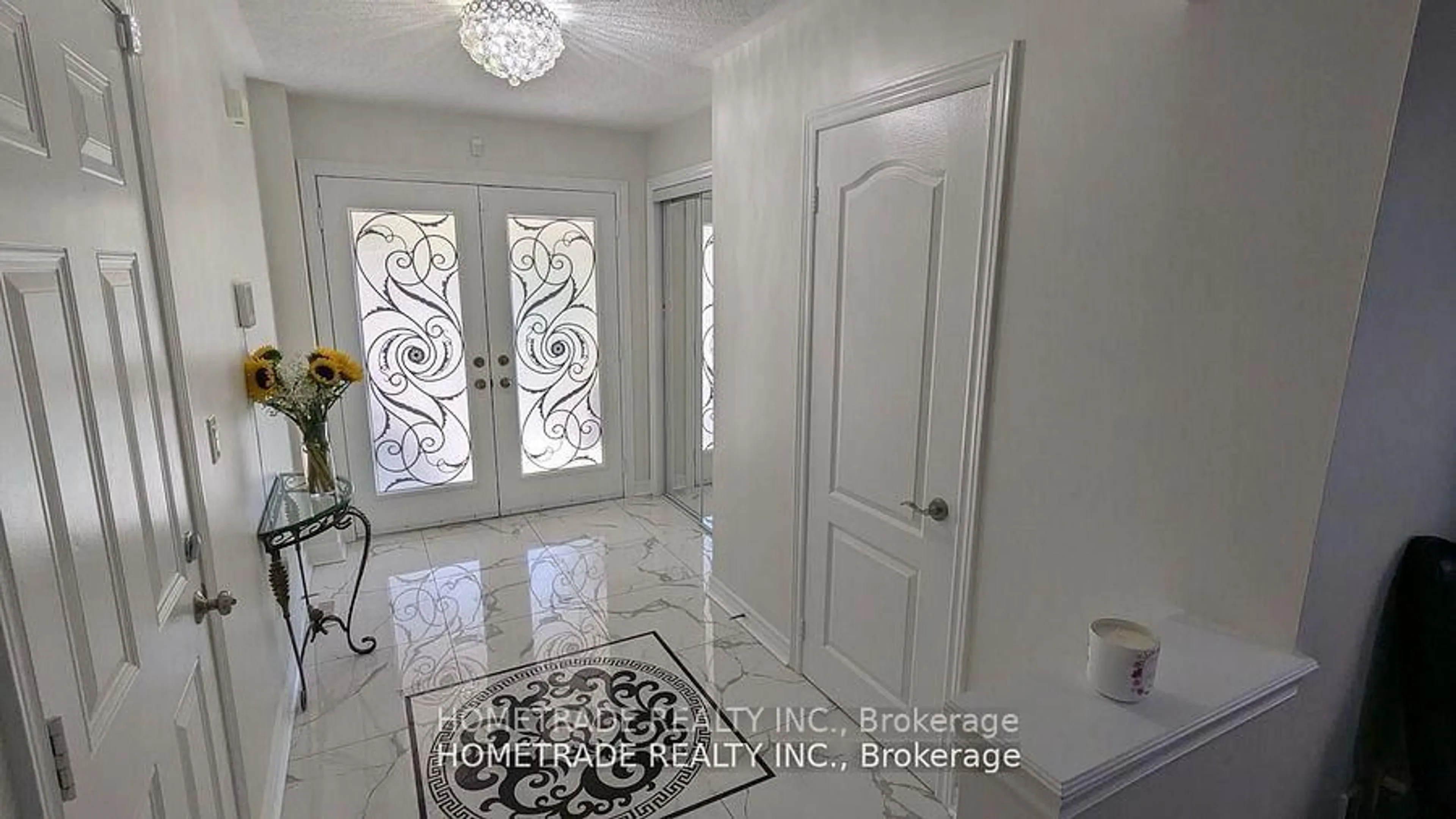 Indoor entryway for 4861 Verdi St, Burlington Ontario L7M 0H4