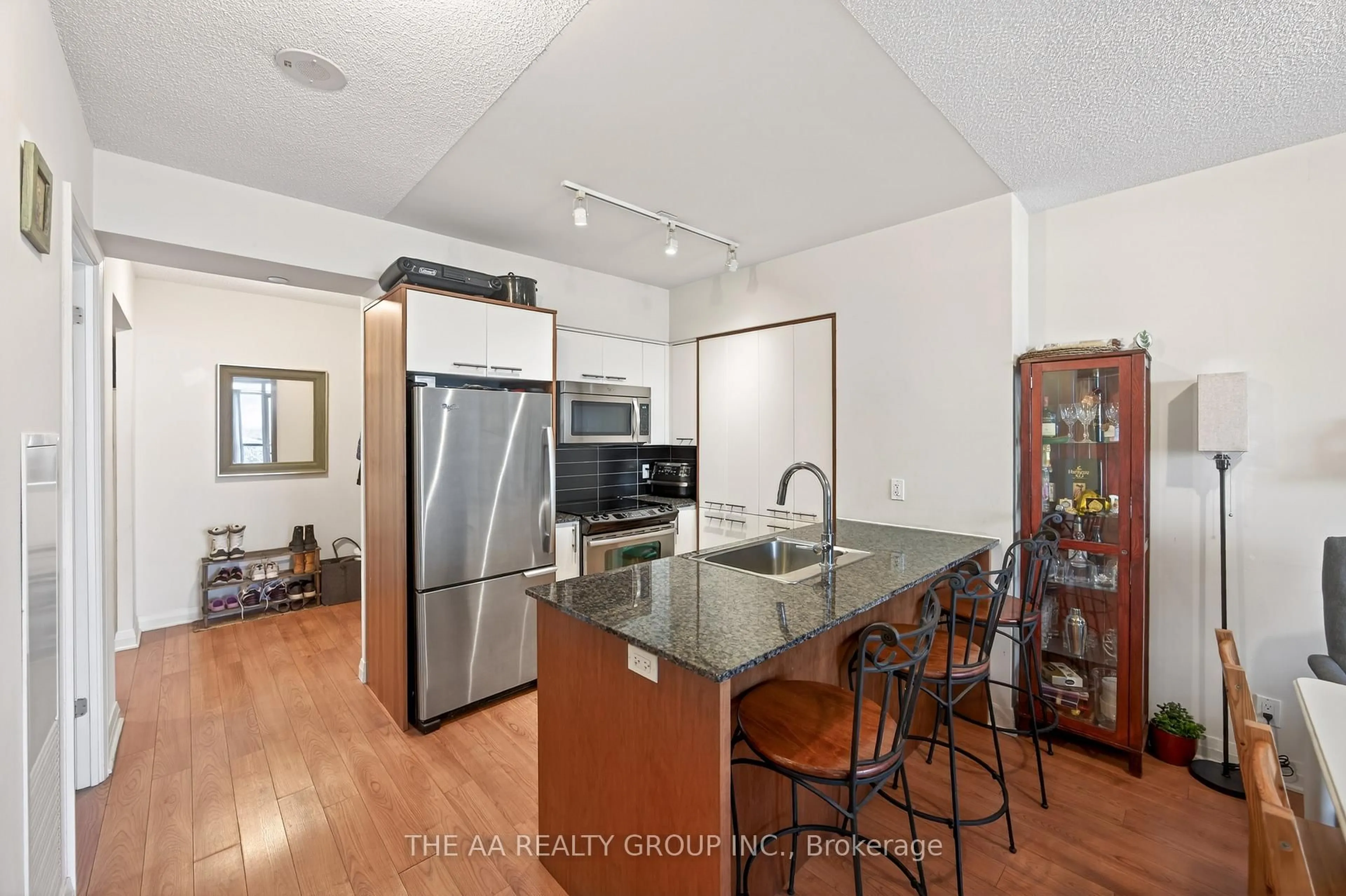 Standard kitchen, unknown for 5 Valhalla Inn Rd #2111, Toronto Ontario M9B 0B1