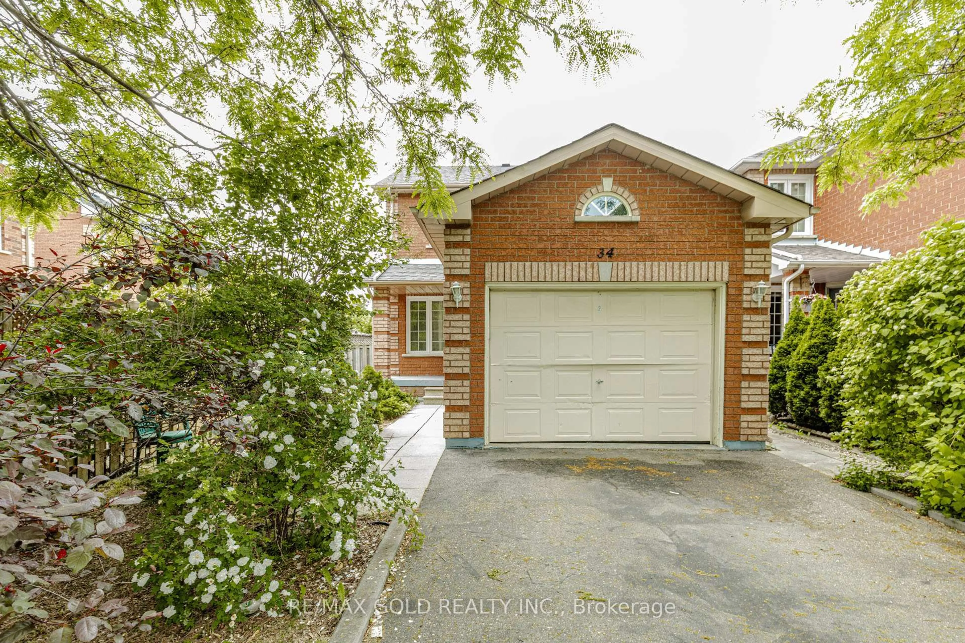 Home with brick exterior material, street for 34 White Tail Cres, Brampton Ontario L6Y 5C2