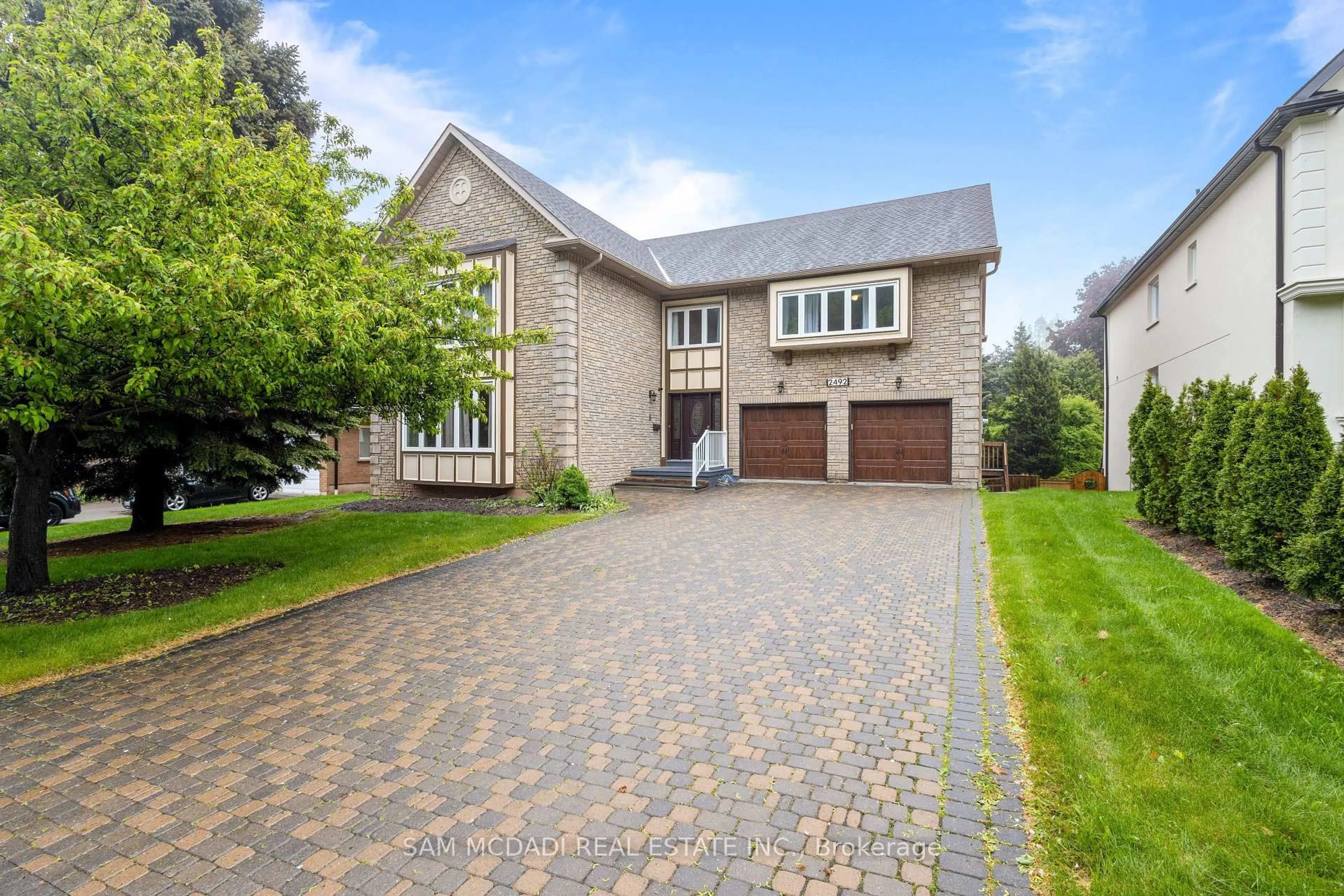 Home with brick exterior material, street for 2492 Erin Centre Blvd, Mississauga Ontario L5M 5B2