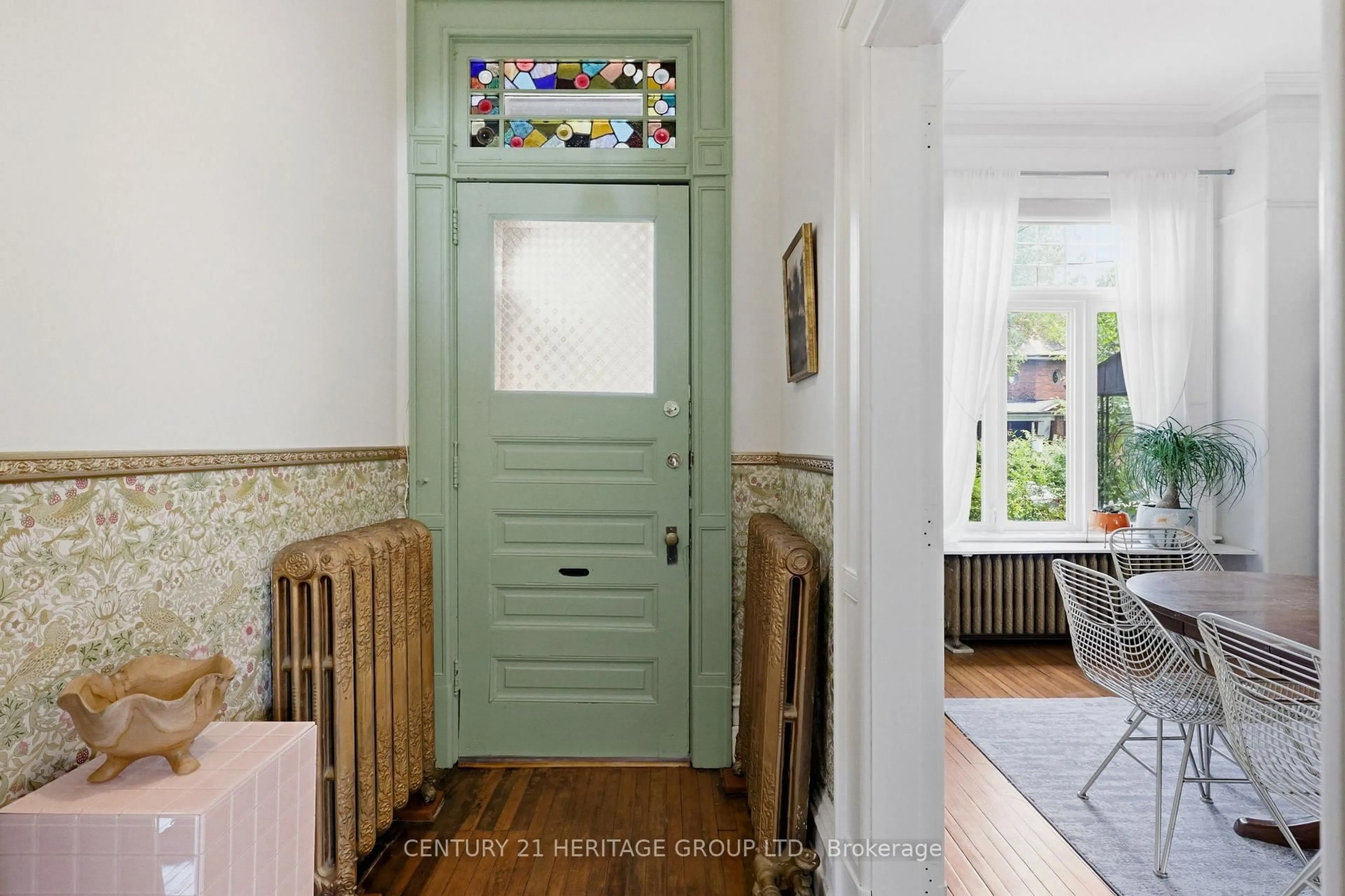 Indoor entryway for 324 Delaware Ave, Toronto Ontario M6H 2T8
