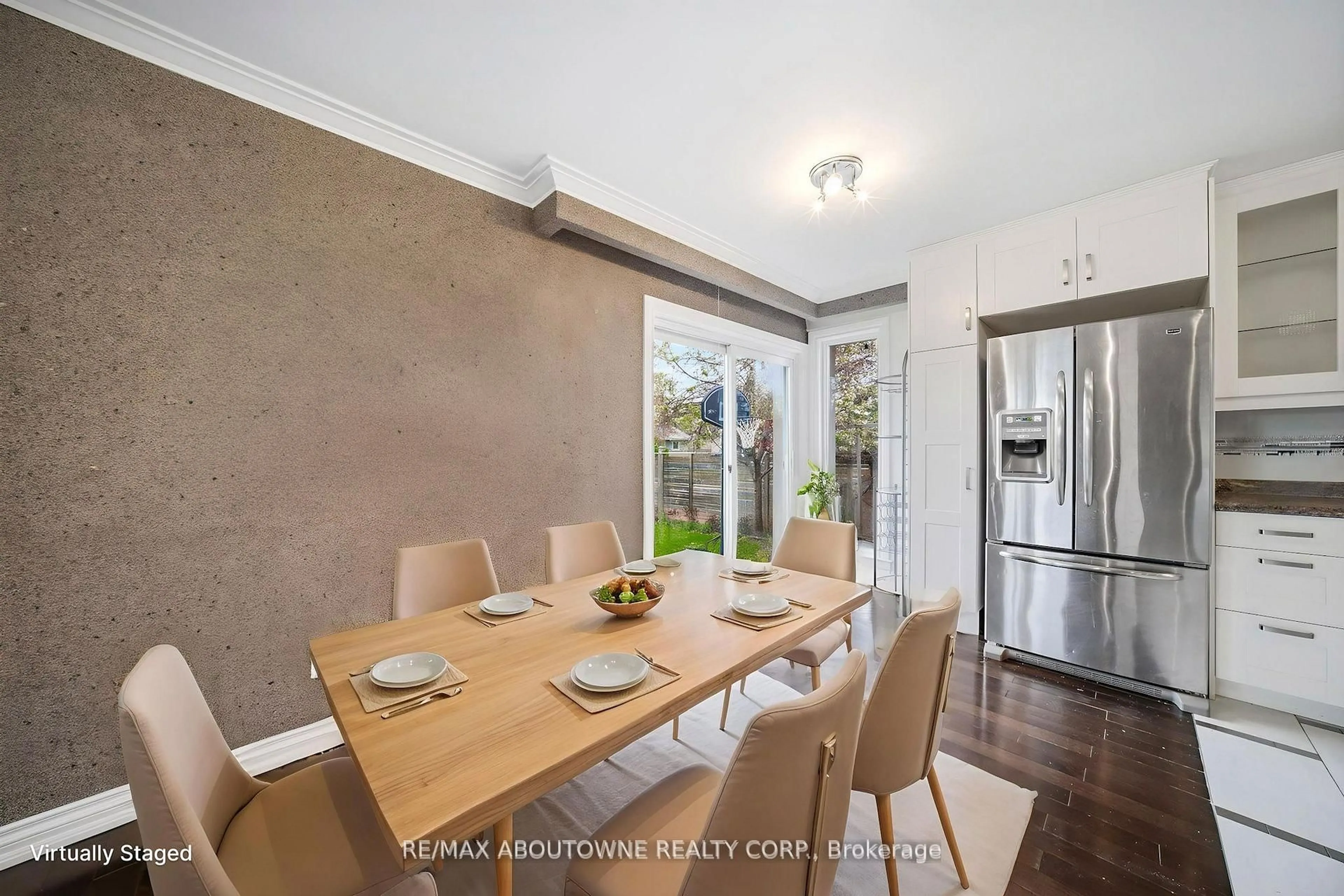 Dining room, wood/laminate floor for 1403 Selkirk Ave, Oakville Ontario L6L 2V5