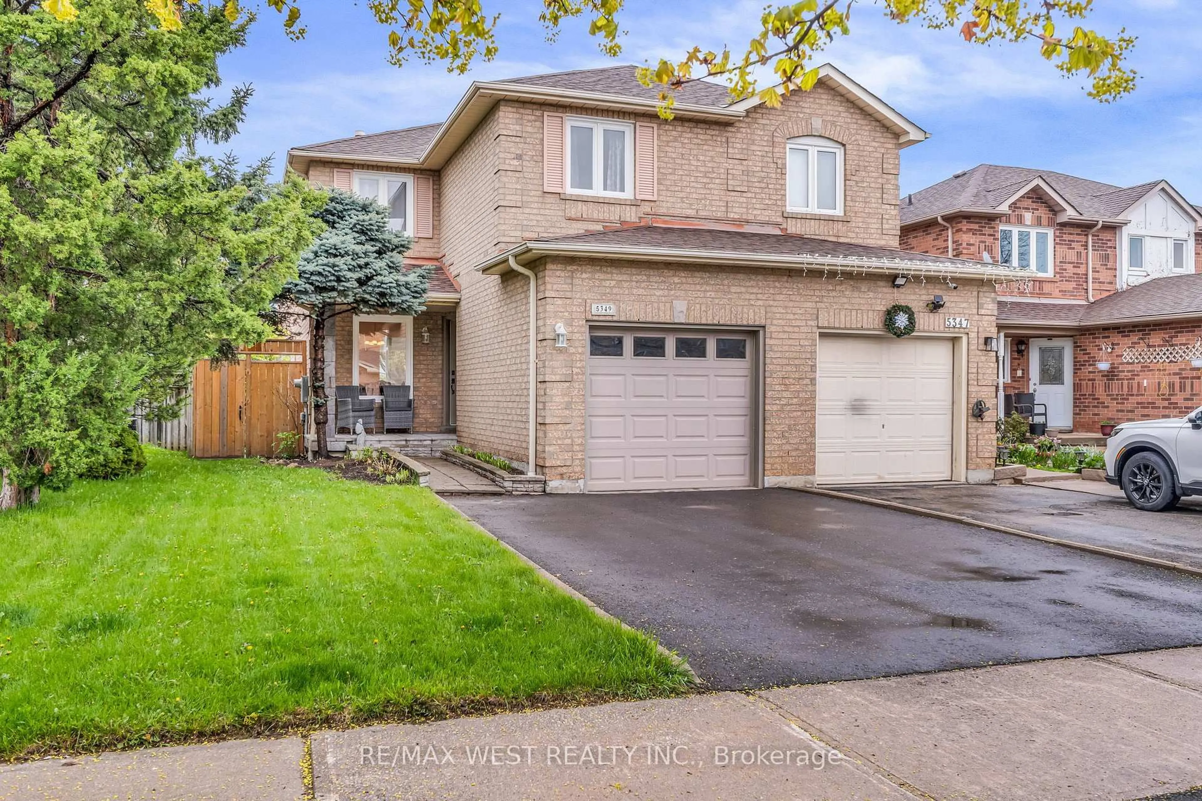 Home with brick exterior material, street for 5349 Bullrush Dr, Mississauga Ontario L5V 1Z2