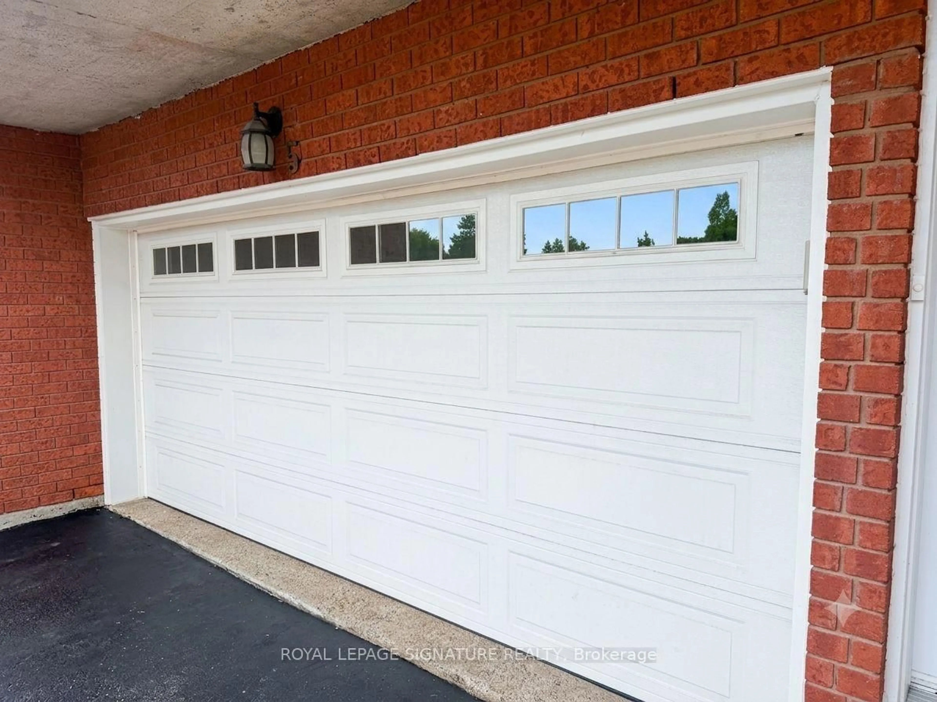 Indoor garage for 5 Acacia Ave, Toronto Ontario M9M 1H6