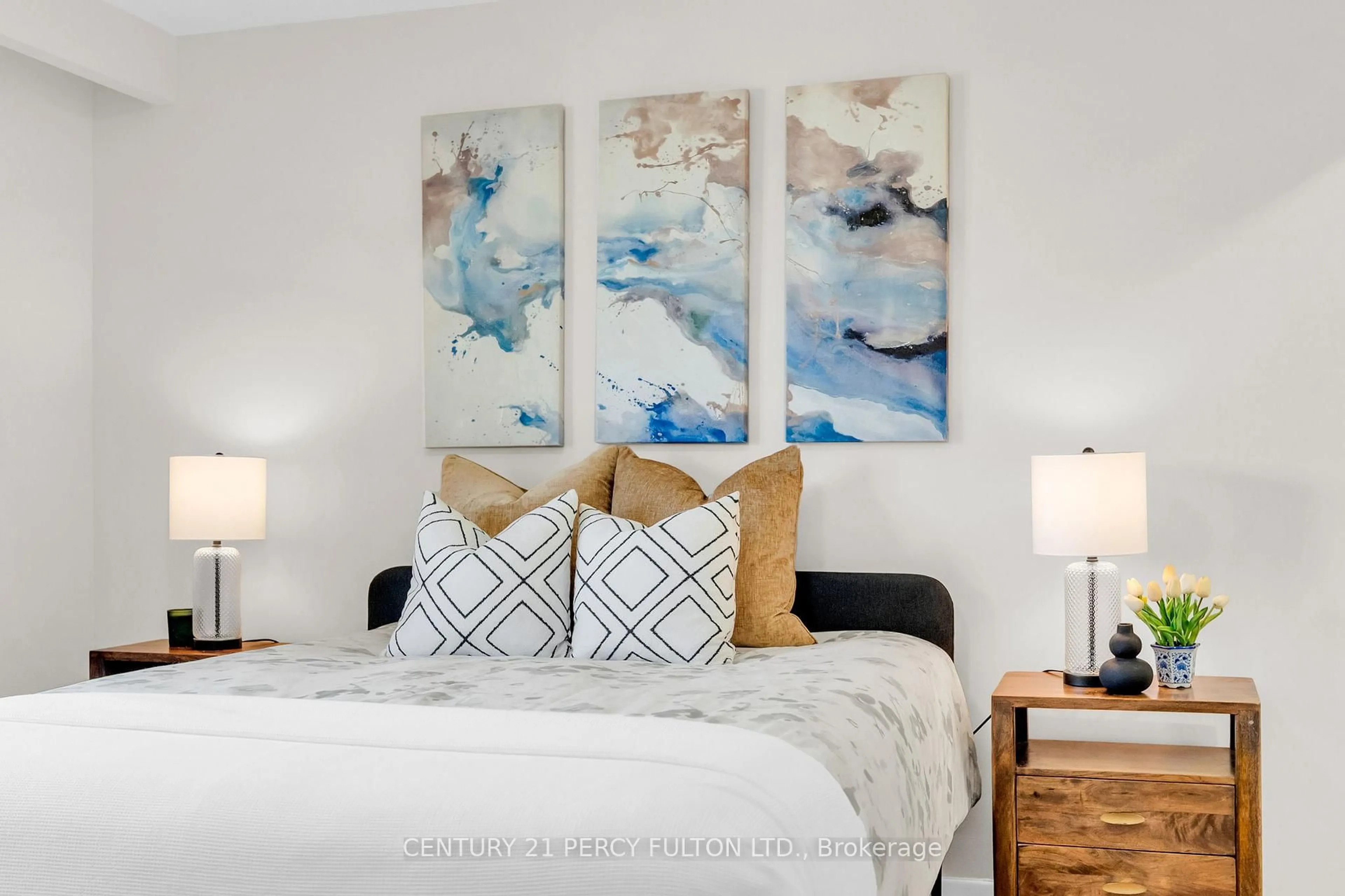 Bedroom with bed, unknown for 3500 Silverplains Dr, Mississauga Ontario L4X 2P4