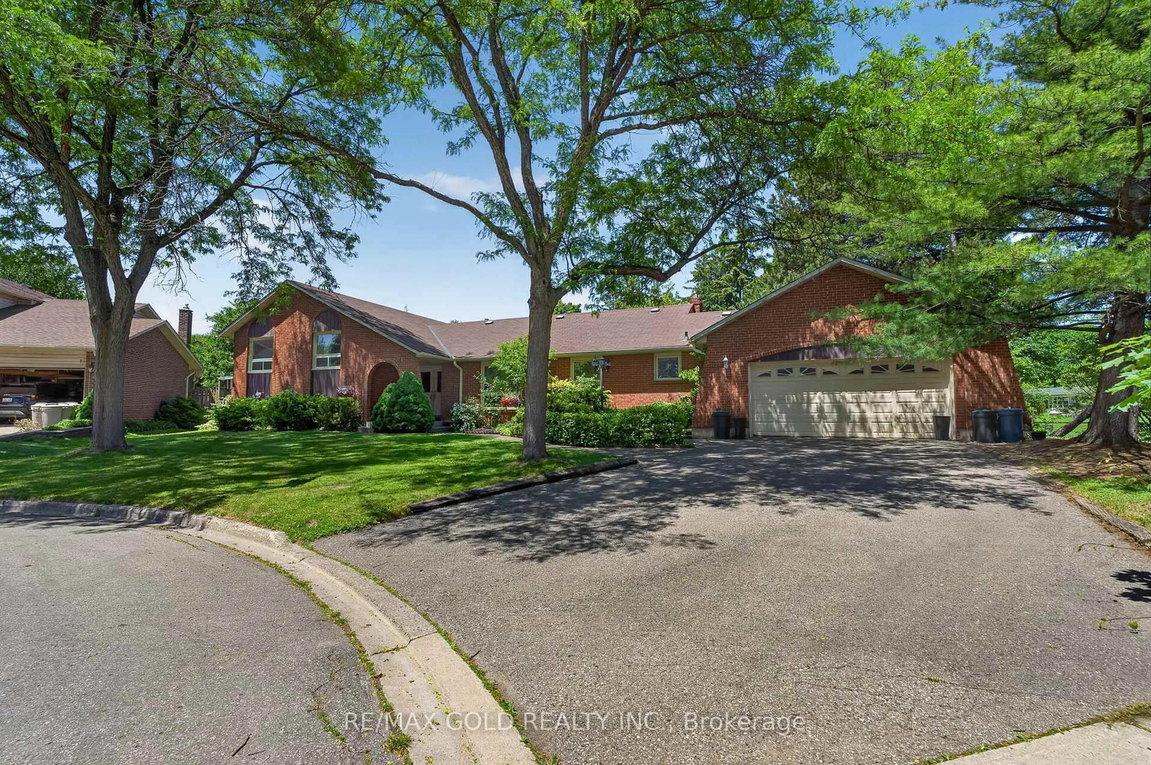 Home with brick exterior material, street for 14 Cairnmore Crt, Brampton Ontario L6Z 1T6
