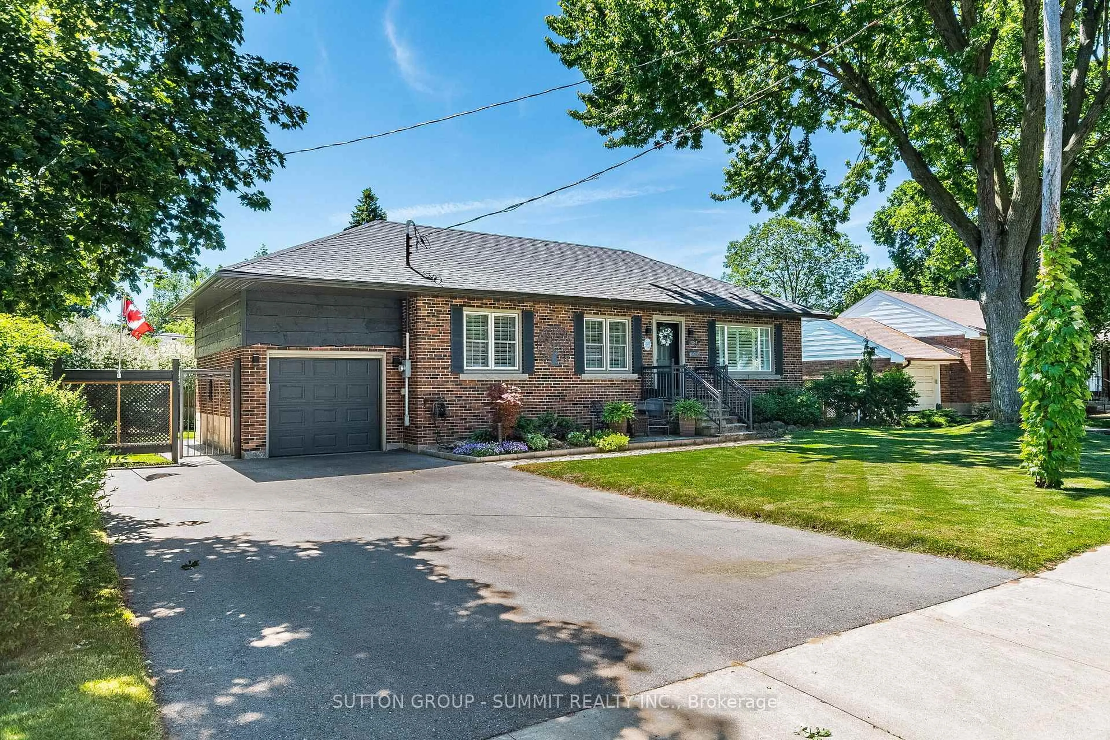 Home with brick exterior material, street for 2084 EDINBURGH Dr, Burlington Ontario L7R 2C9