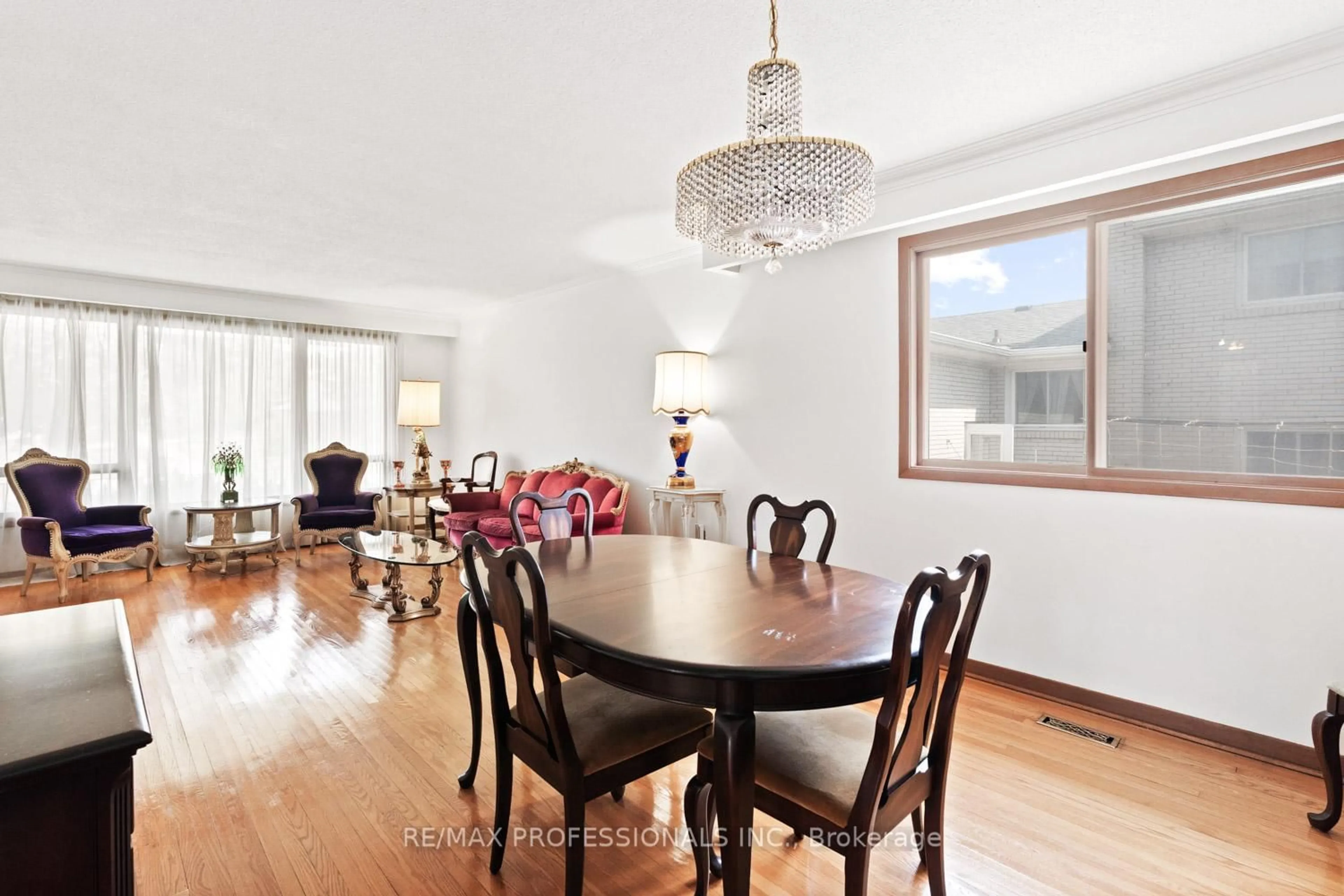 Dining room, wood/laminate floor for 380 Targa Rd, Mississauga Ontario L5A 1S5
