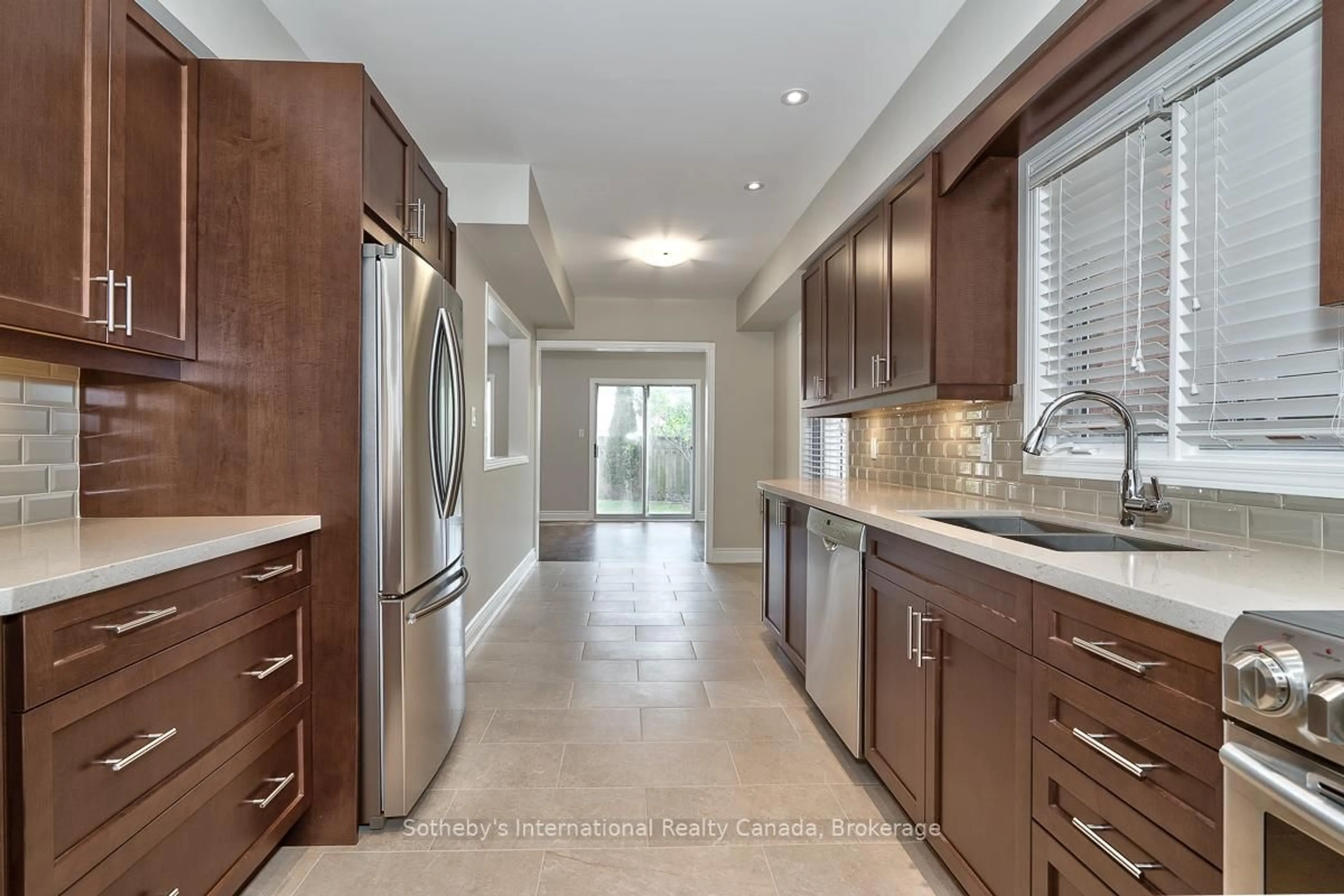 Contemporary kitchen, ceramic/tile floor for 2030 Shady Glen Rd, Oakville Ontario L6M 3T4