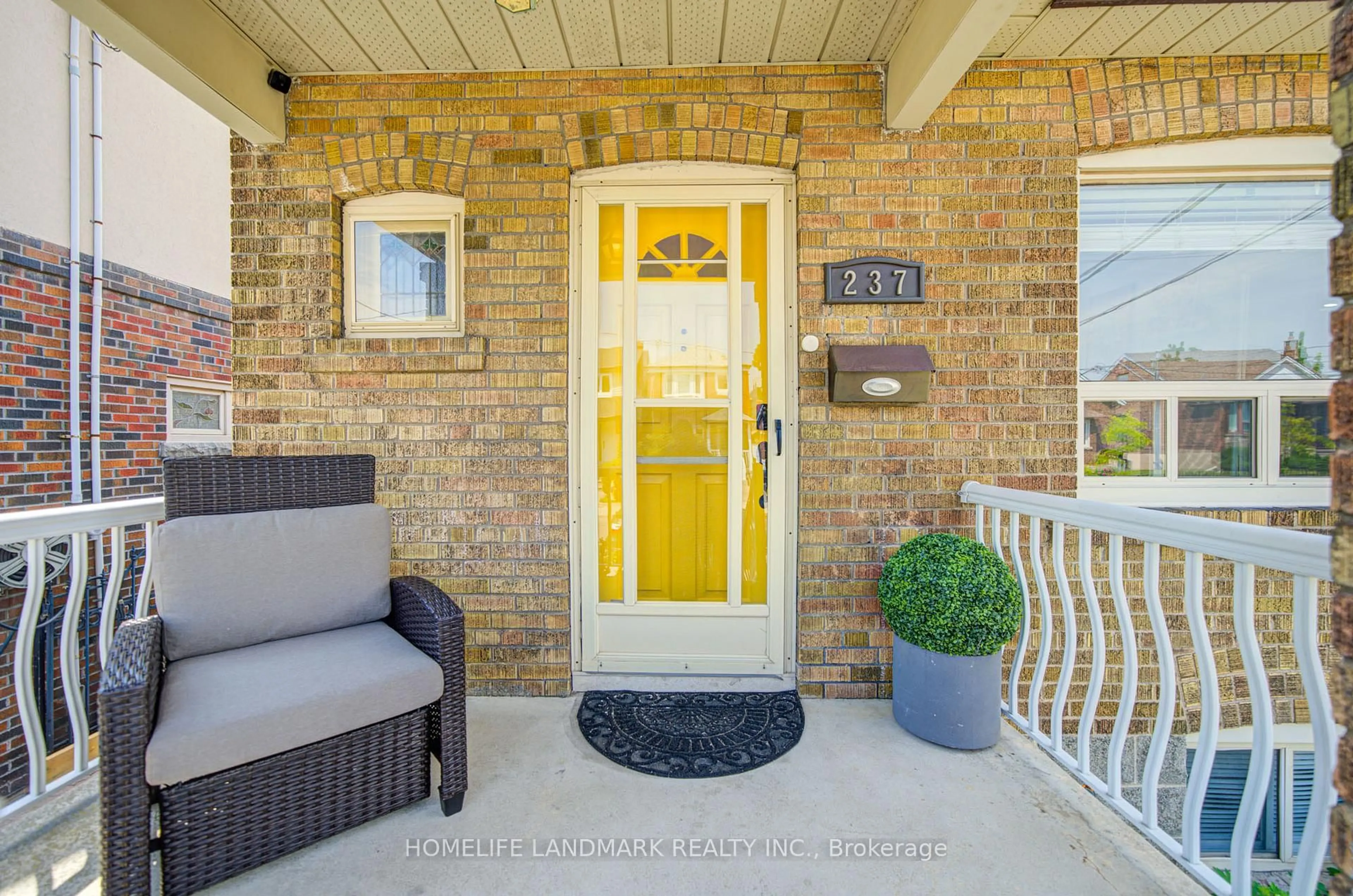 Indoor entryway for 237 Belgravia Ave, Toronto Ontario M6E 2M9