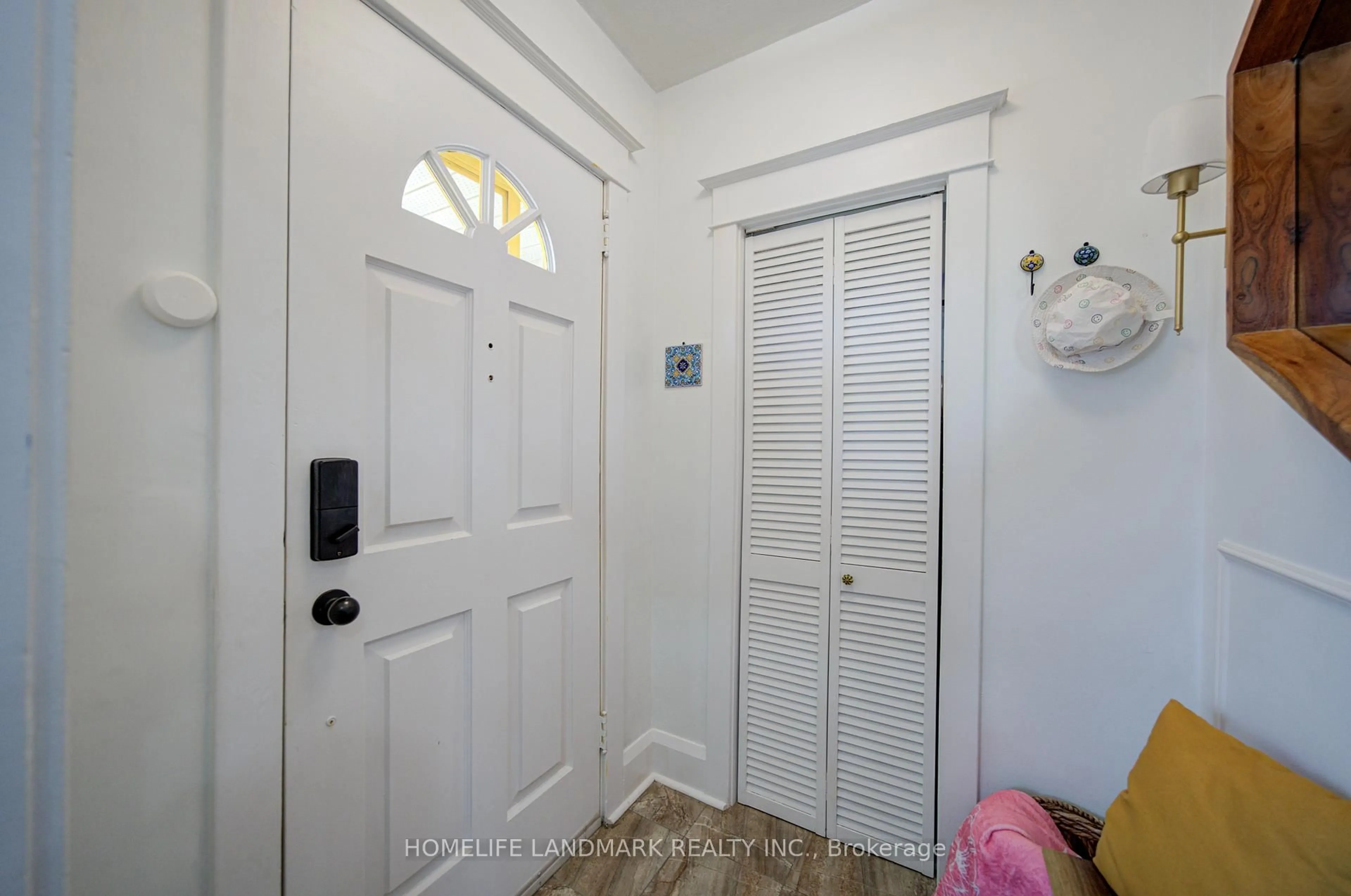 Indoor entryway for 237 Belgravia Ave, Toronto Ontario M6E 2M9