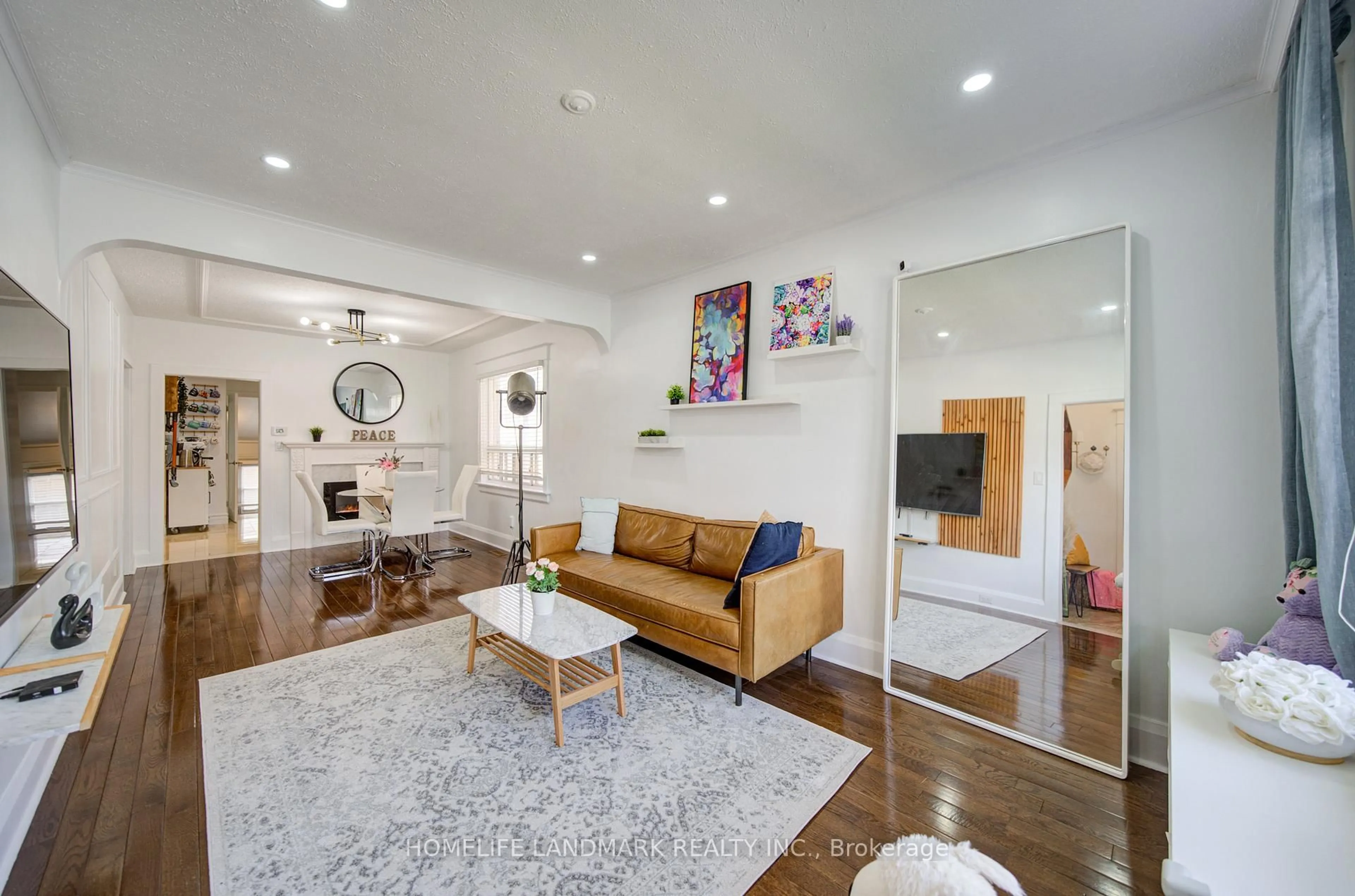Living room with furniture, unknown for 237 Belgravia Ave, Toronto Ontario M6E 2M9
