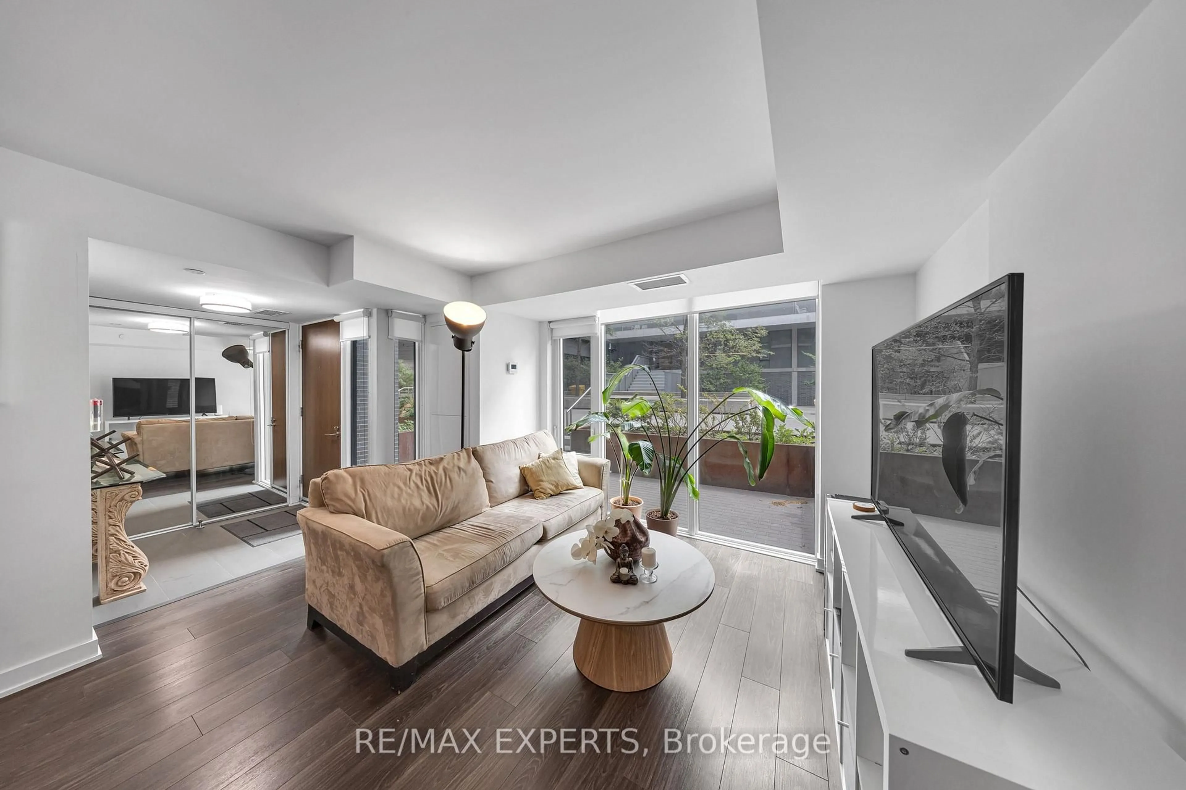 Unknown for 160 Flemington Rd E Rd #109, Toronto Ontario M6A 0A9